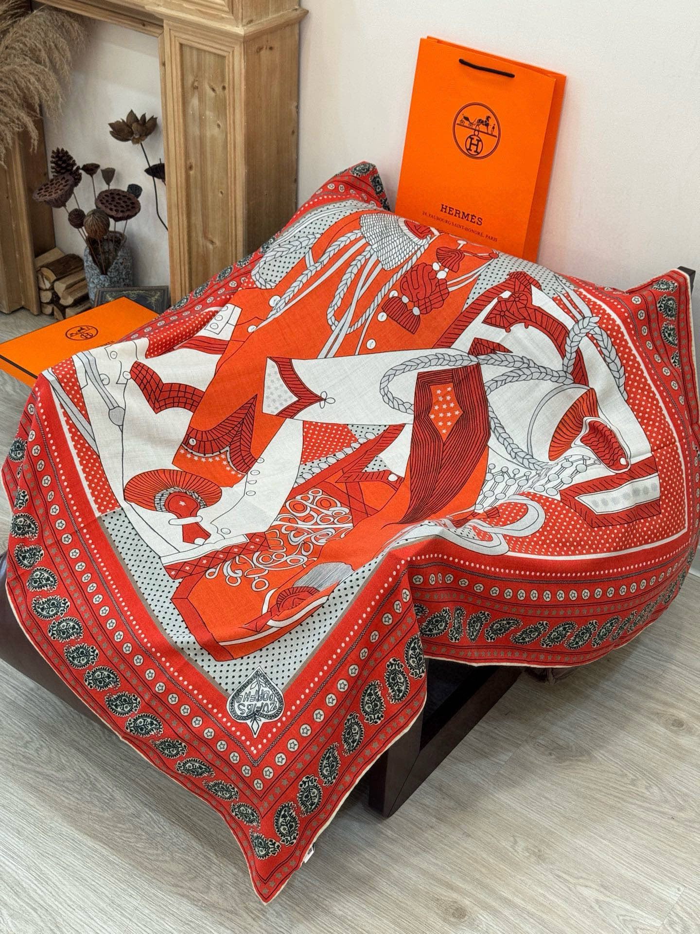 💟羊绒新款🆕👏👏买了都说好看‼️推荐💕爱马仕双面同色羊绒方巾，顶级工艺超值‼️爱马仕专柜爆款🎁💟立体呈现