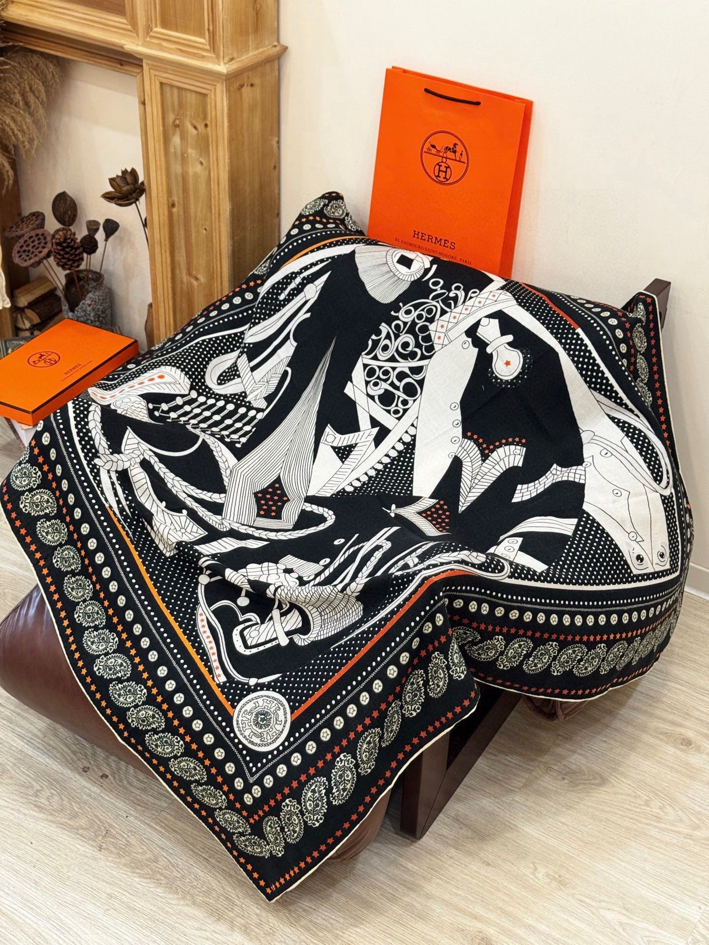 💟羊绒新款🆕👏👏买了都说好看‼️推荐💕爱马仕双面同色羊绒方巾，顶级工艺超值‼️爱马仕专柜爆款🎁💟立体呈现