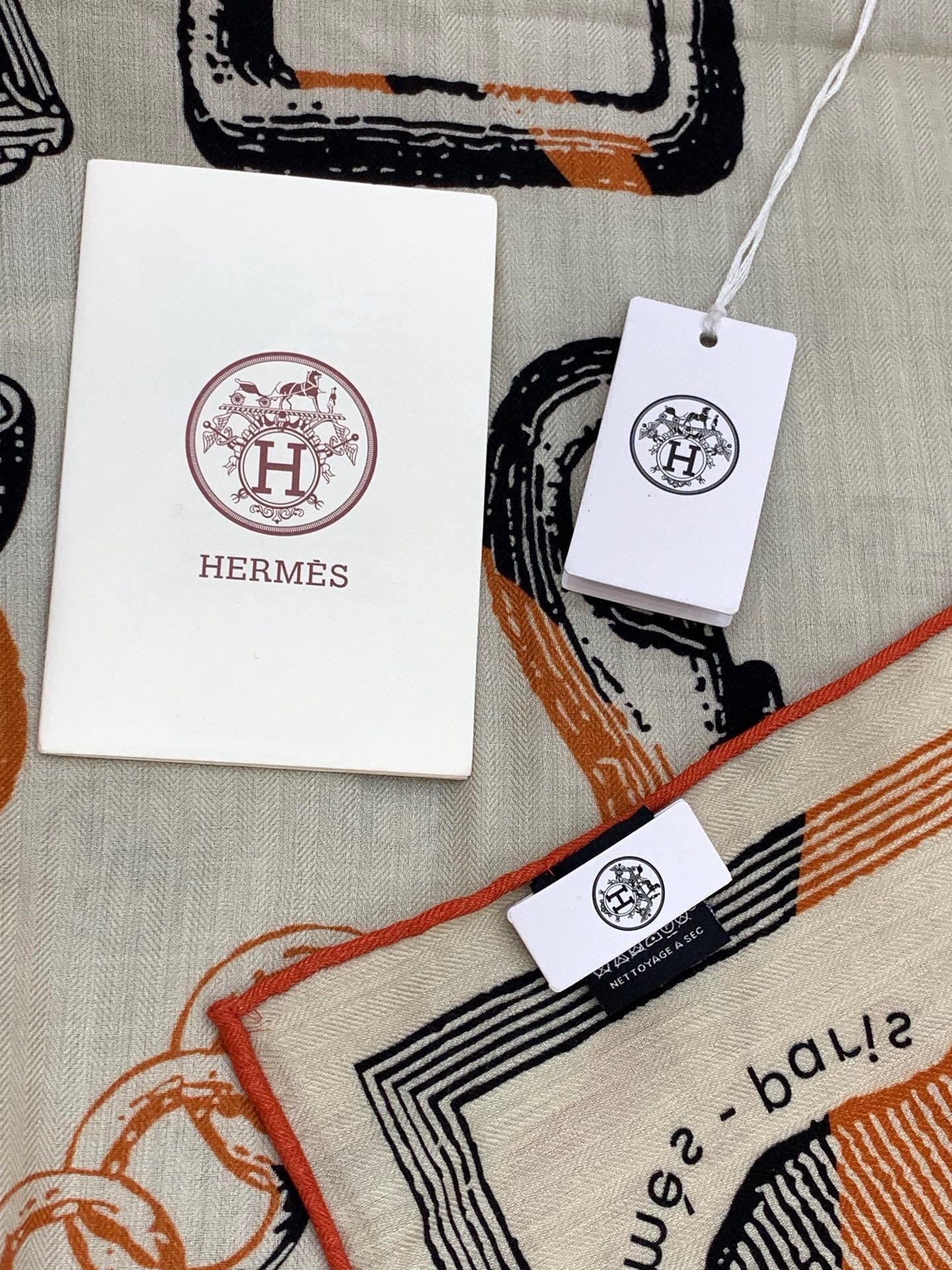 爱马仕(Hermes)【💗】 | “马具故事的诗意回顾”140披肩 【上新❤️】 永远秉承高品质手工卷边