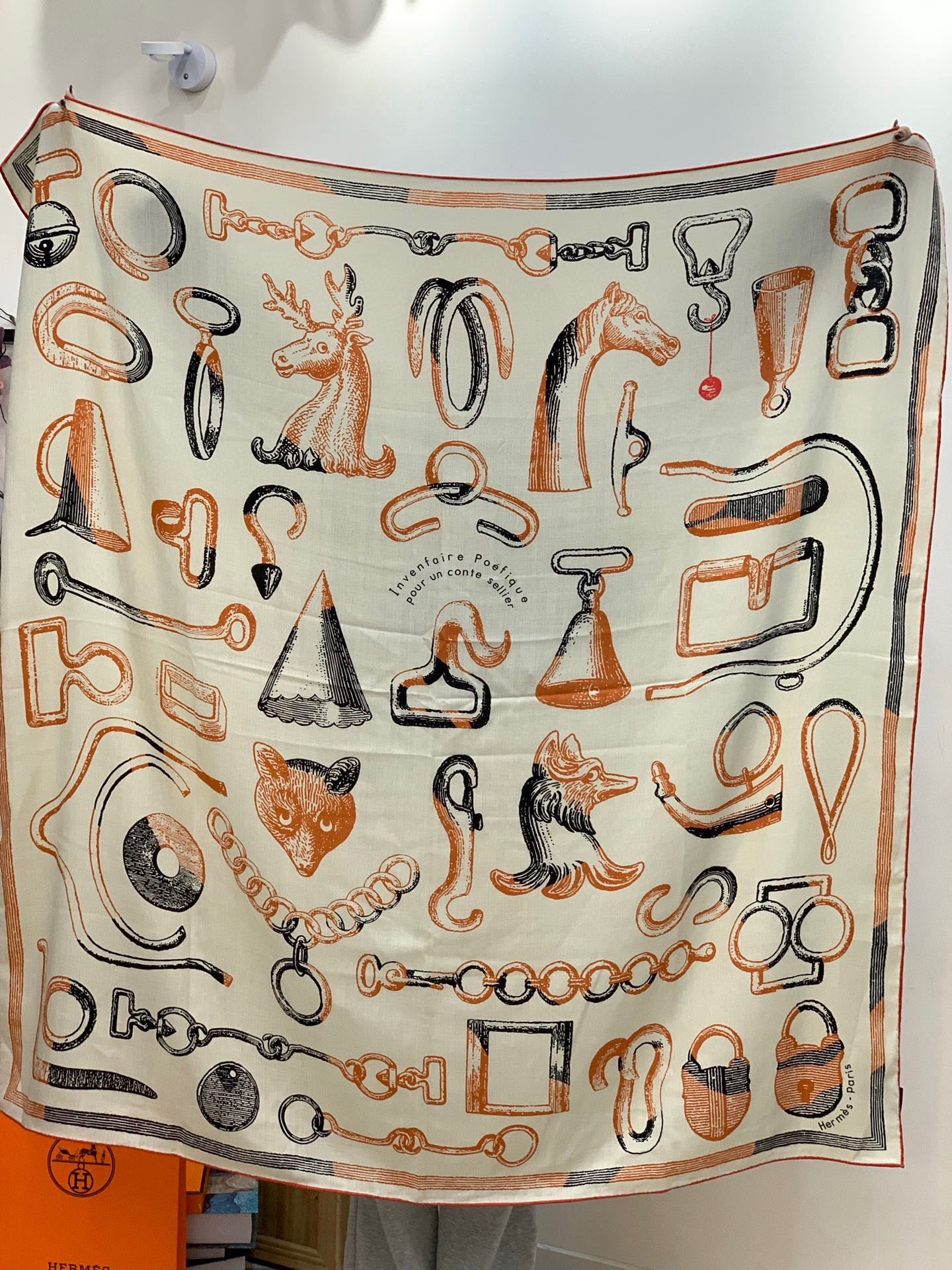 爱马仕(Hermes)【💗】 | “马具故事的诗意回顾”140披肩 【上新❤️】 永远秉承高品质手工卷边