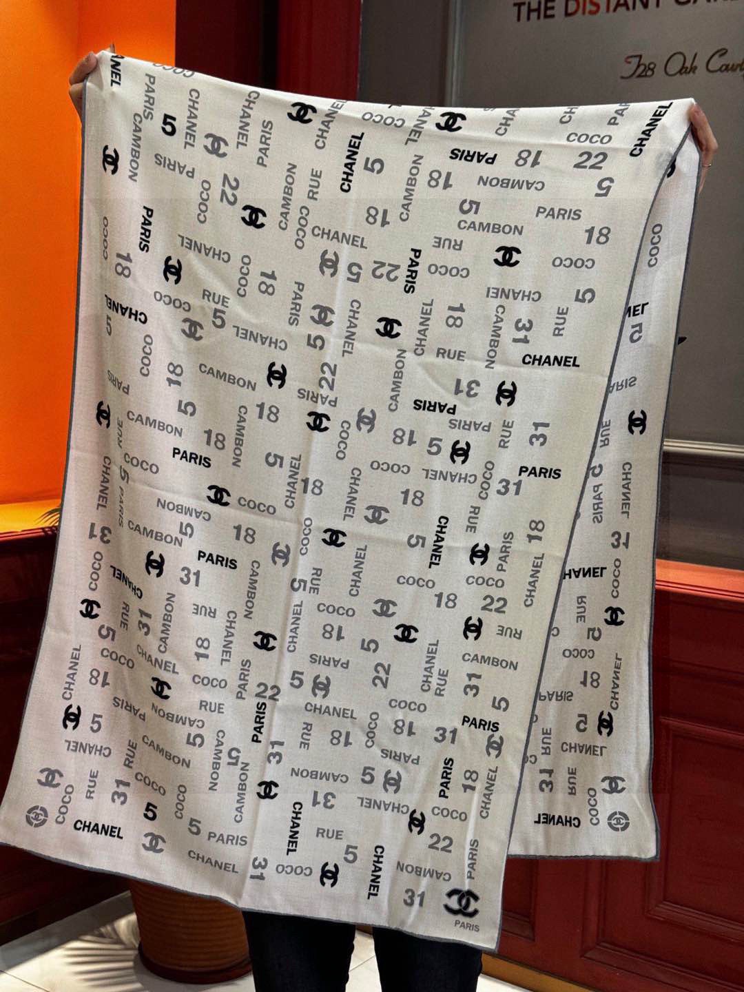 上新❤️【2025Chanel】 经典茶花优雅Coco风，Chanel最新菱格丝绒大方巾~气质到骨子里，