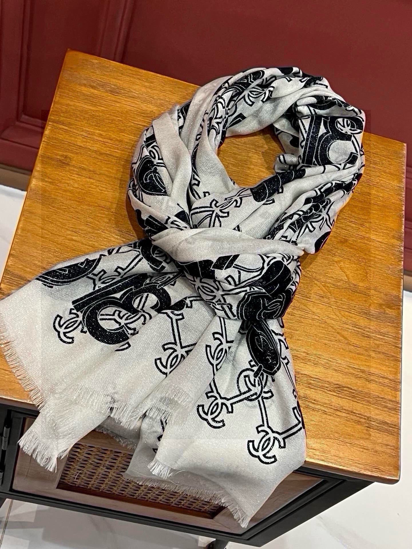 上新🌟 会发光发亮的围巾 💄💋新款客供银线💖羊绒面料长巾 😘美翻了[流泪]【手绘LOGO银线长巾】御用殿