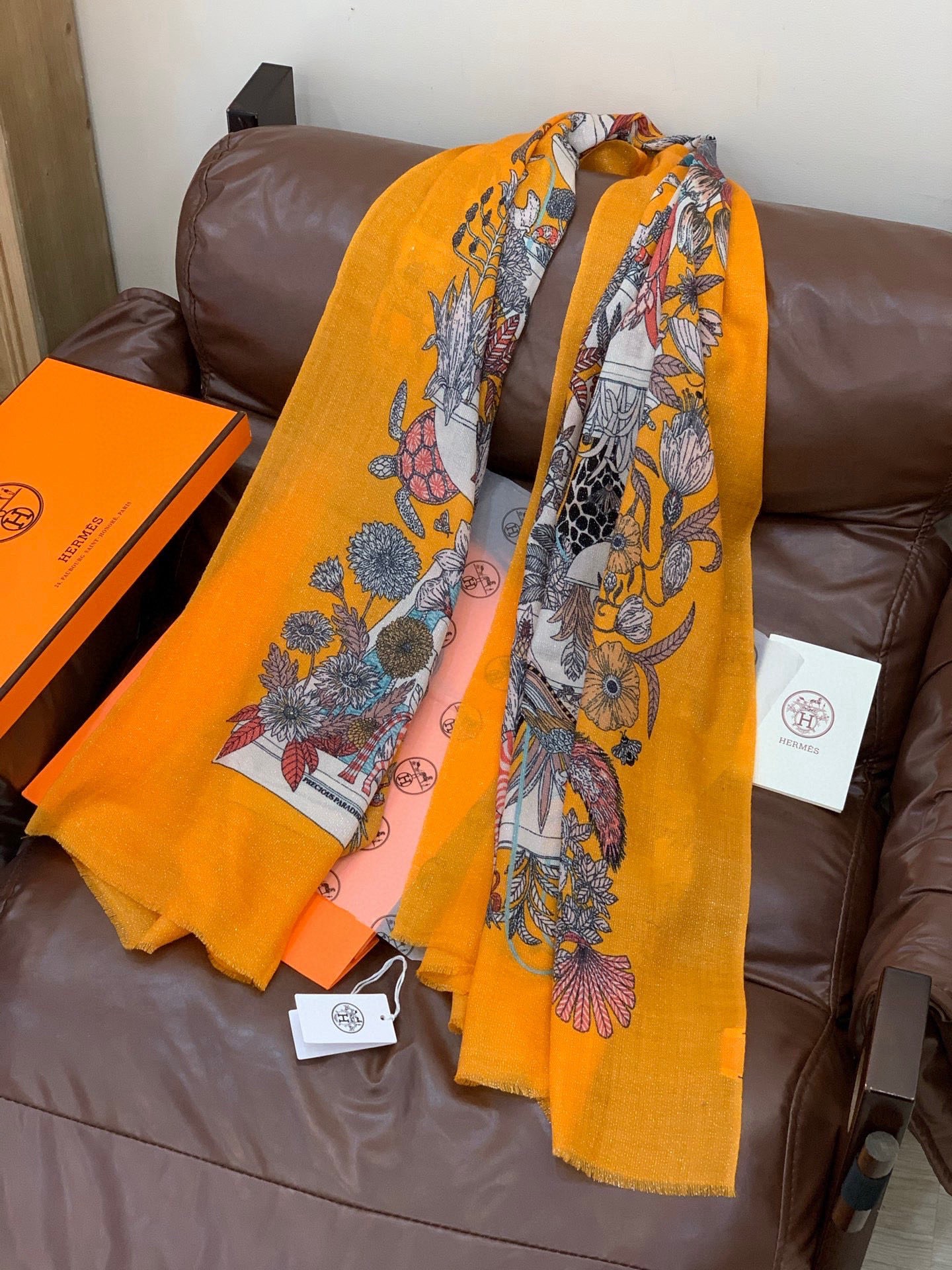 会发光发亮的围巾 羊绒新款🆕👏买了都说好看‼️推荐💕爱马仕双面同色羊绒方巾，【奇珍乐园】顶级工艺超值‼️