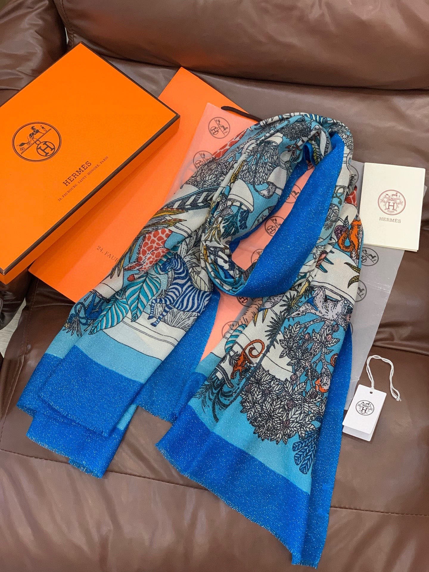 会发光发亮的围巾 羊绒新款🆕👏买了都说好看‼️推荐💕爱马仕双面同色羊绒方巾，【奇珍乐园】顶级工艺超值‼️