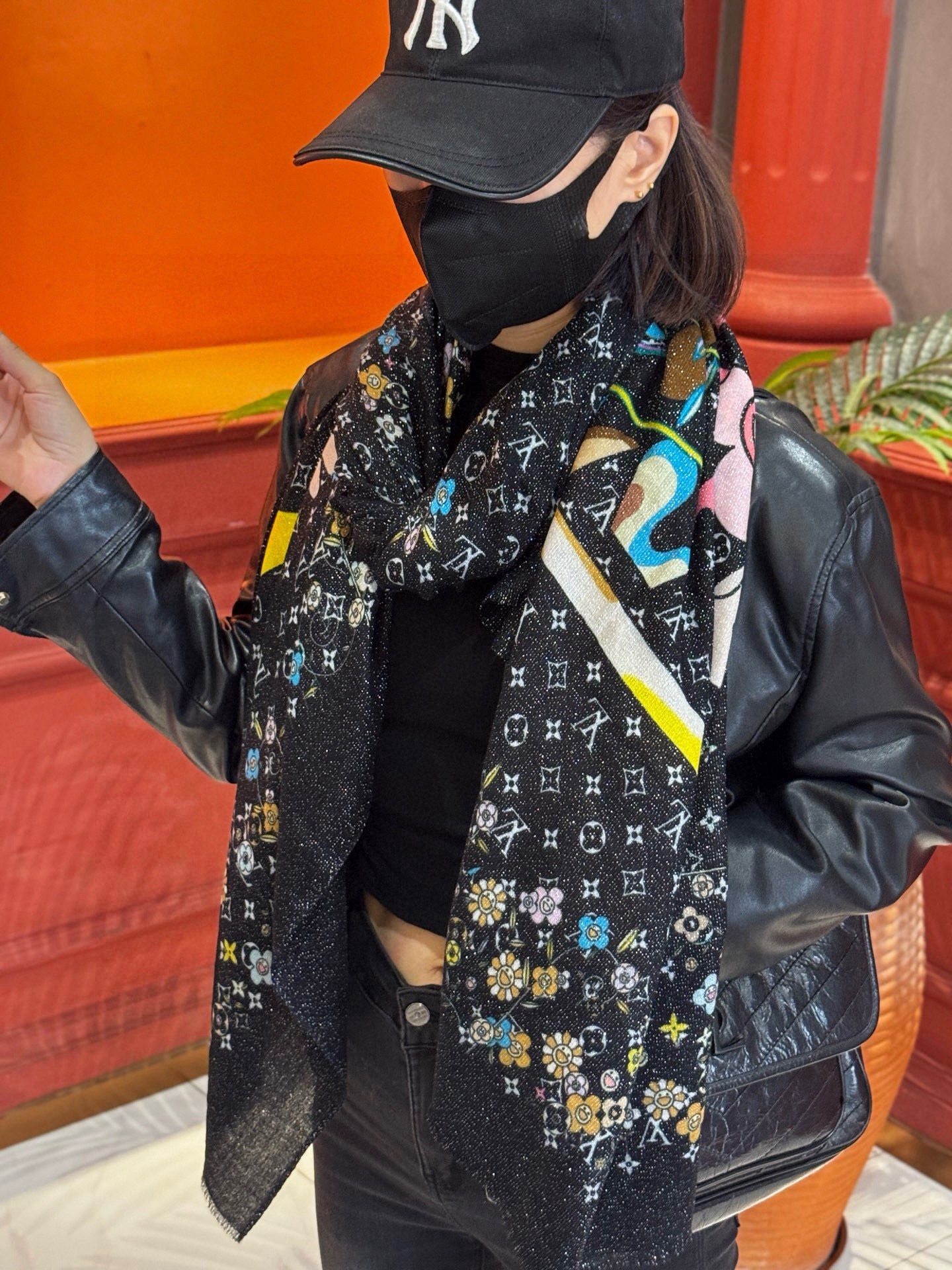 会发光发亮的围巾25年新品🌈上新 专柜同步材质 LV x TM Monogram SuPerflat F