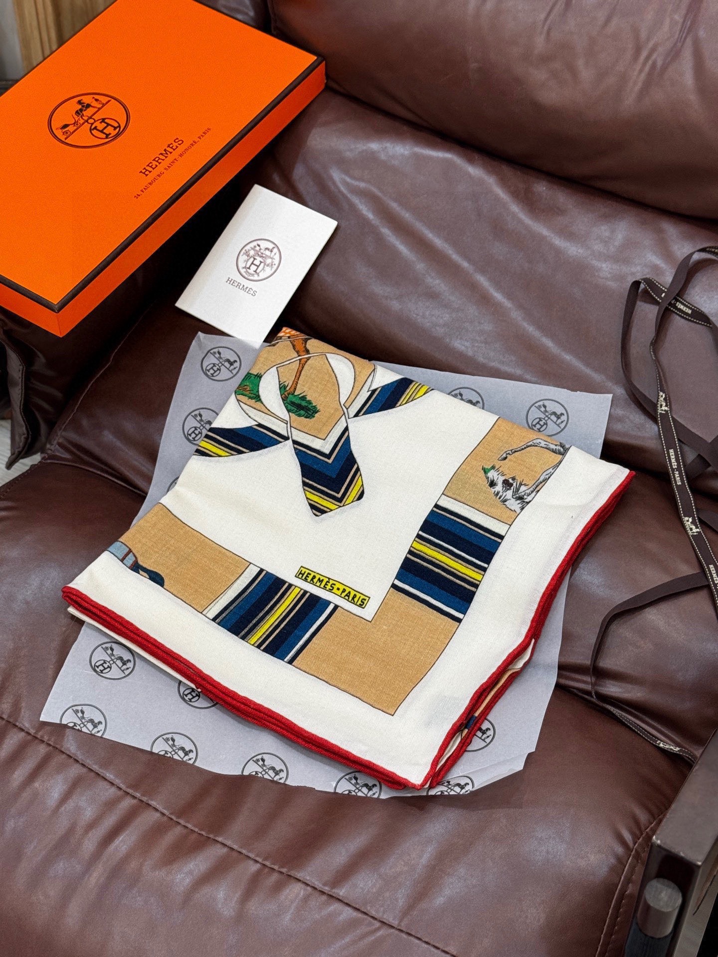 “金质马刺与骏马的披挂叠印版”披肩【140顶级丝绒双面同色】手工卷边30%桑蚕丝70%羊绒这款迷人的14