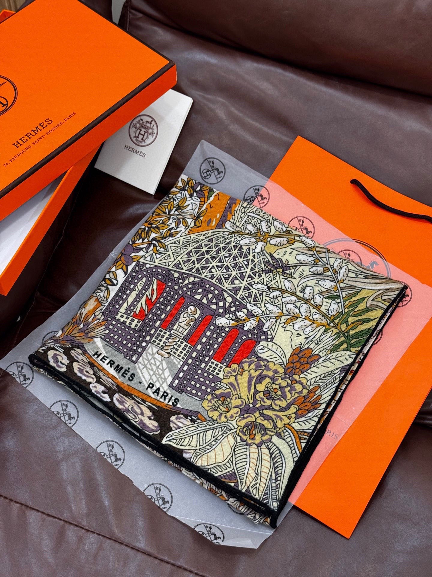 💟2025年秋冬抢先 上新💞【双面同色丝绒方巾】手工卷边山羊绒和真丝混纺披肩（70%山羊绒，30%桑蚕丝