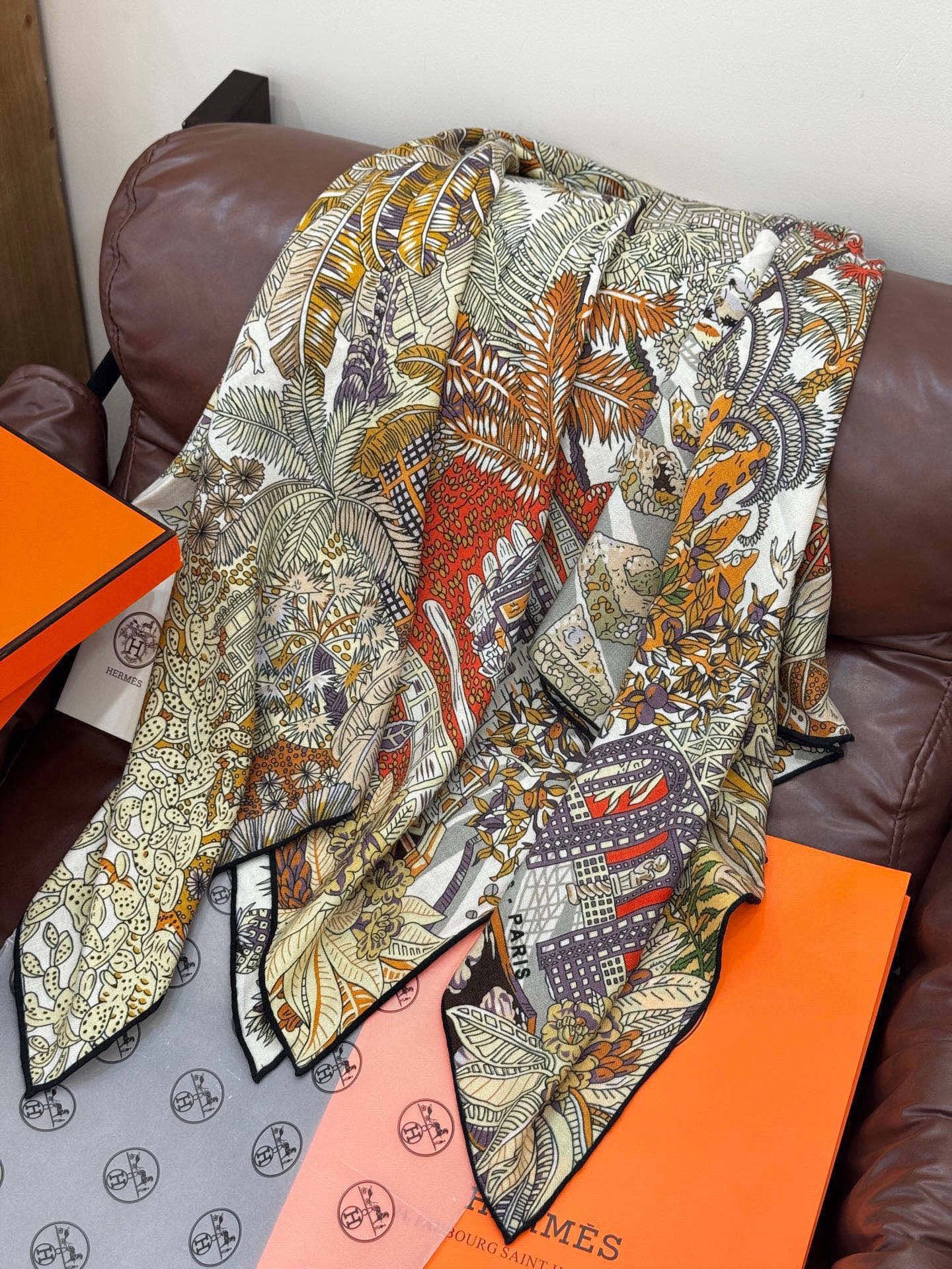 💟2025年秋冬抢先 上新💞【双面同色丝绒方巾】手工卷边山羊绒和真丝混纺披肩（70%山羊绒，30%桑蚕丝