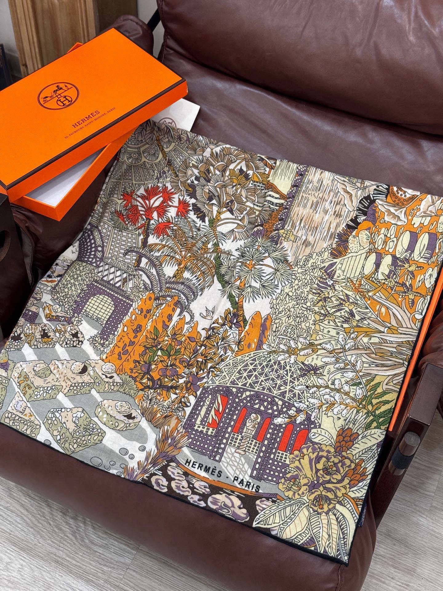 💟2025年秋冬抢先 上新💞【双面同色丝绒方巾】手工卷边山羊绒和真丝混纺披肩（70%山羊绒，30%桑蚕丝