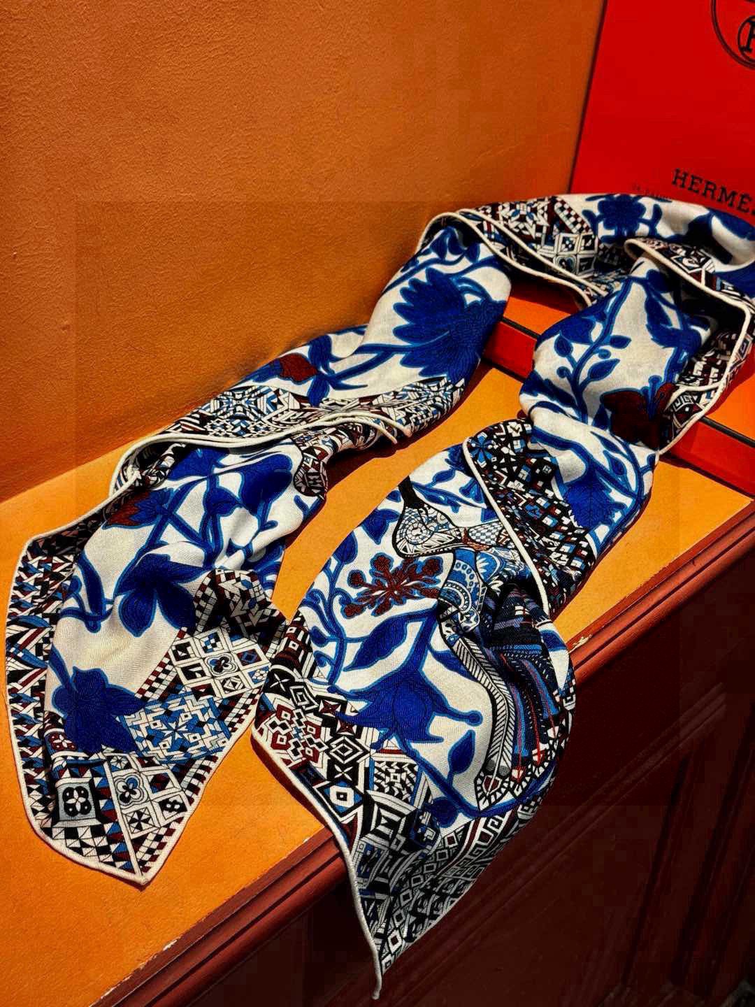 羊绒新款🆕👏👏买了都说好看‼️推荐💕爱马仕双面同色羊绒方巾【美洲豹与蜂鸟双面同色140】，顶级工艺超值‼