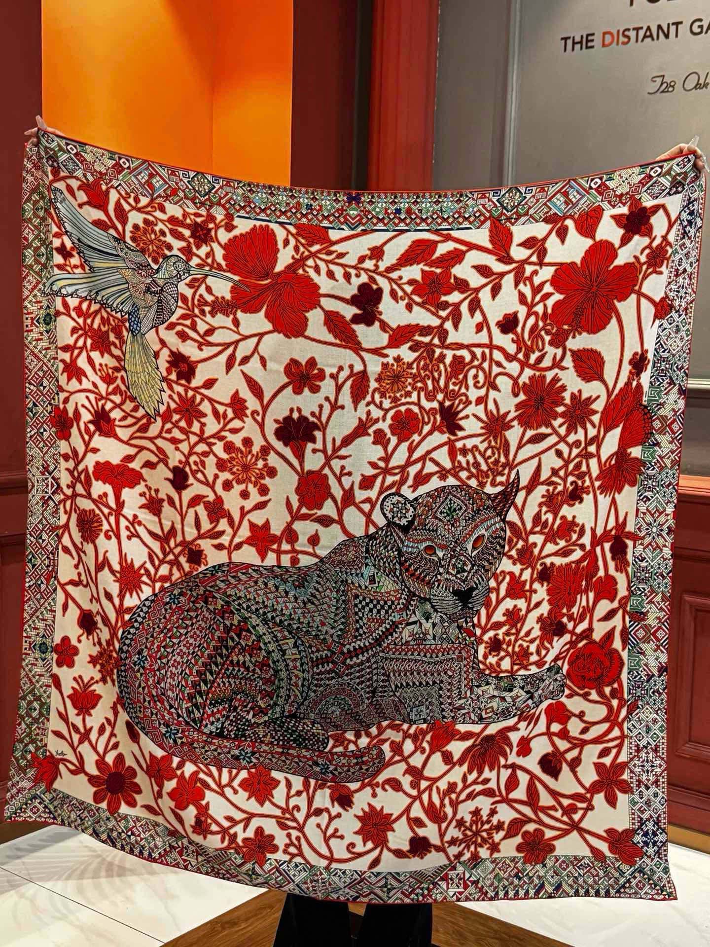 羊绒新款🆕👏👏买了都说好看‼️推荐💕爱马仕双面同色羊绒方巾【美洲豹与蜂鸟双面同色140】，顶级工艺超值‼