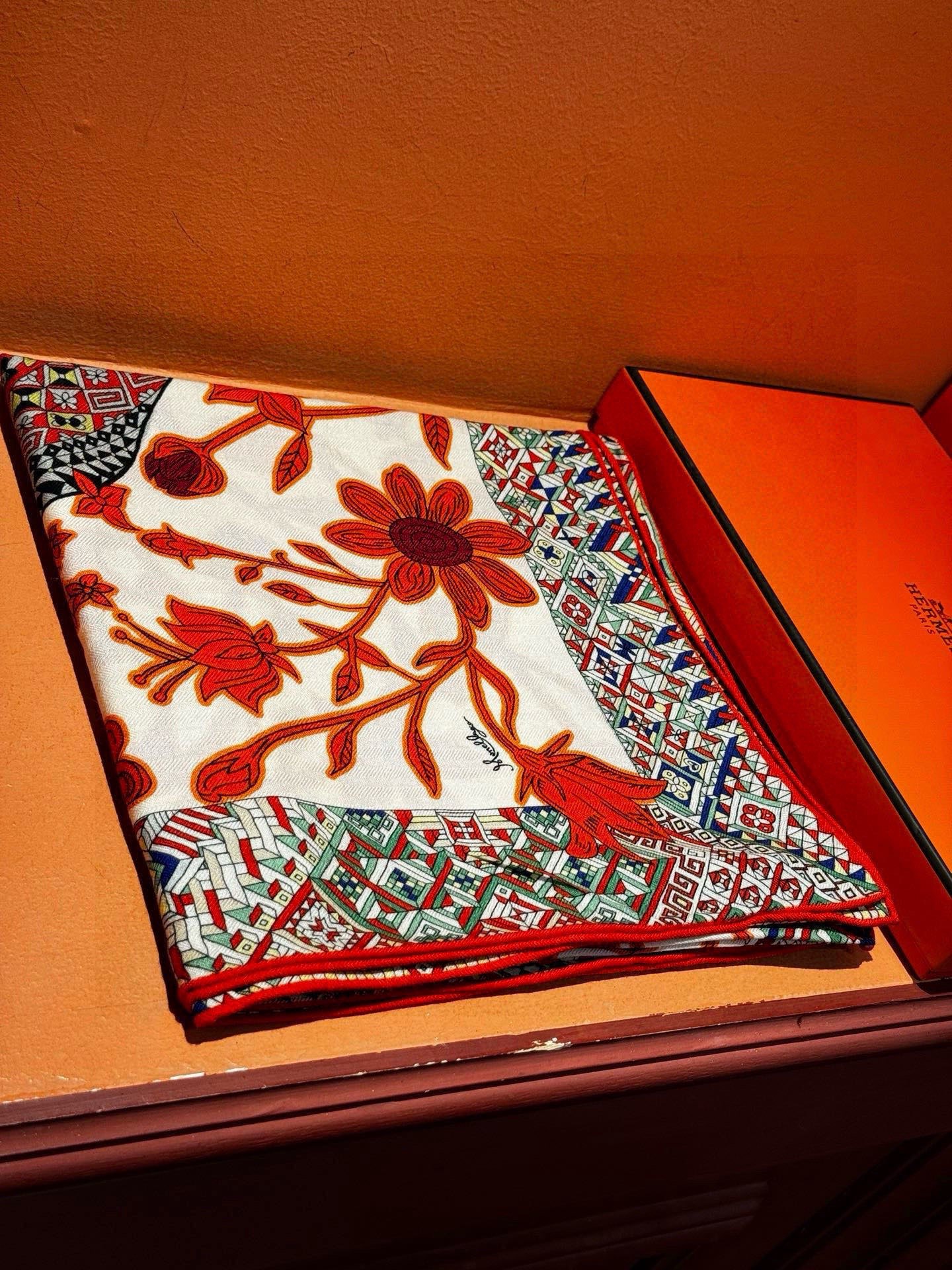 羊绒新款🆕👏👏买了都说好看‼️推荐💕爱马仕双面同色羊绒方巾【美洲豹与蜂鸟双面同色140】，顶级工艺超值‼