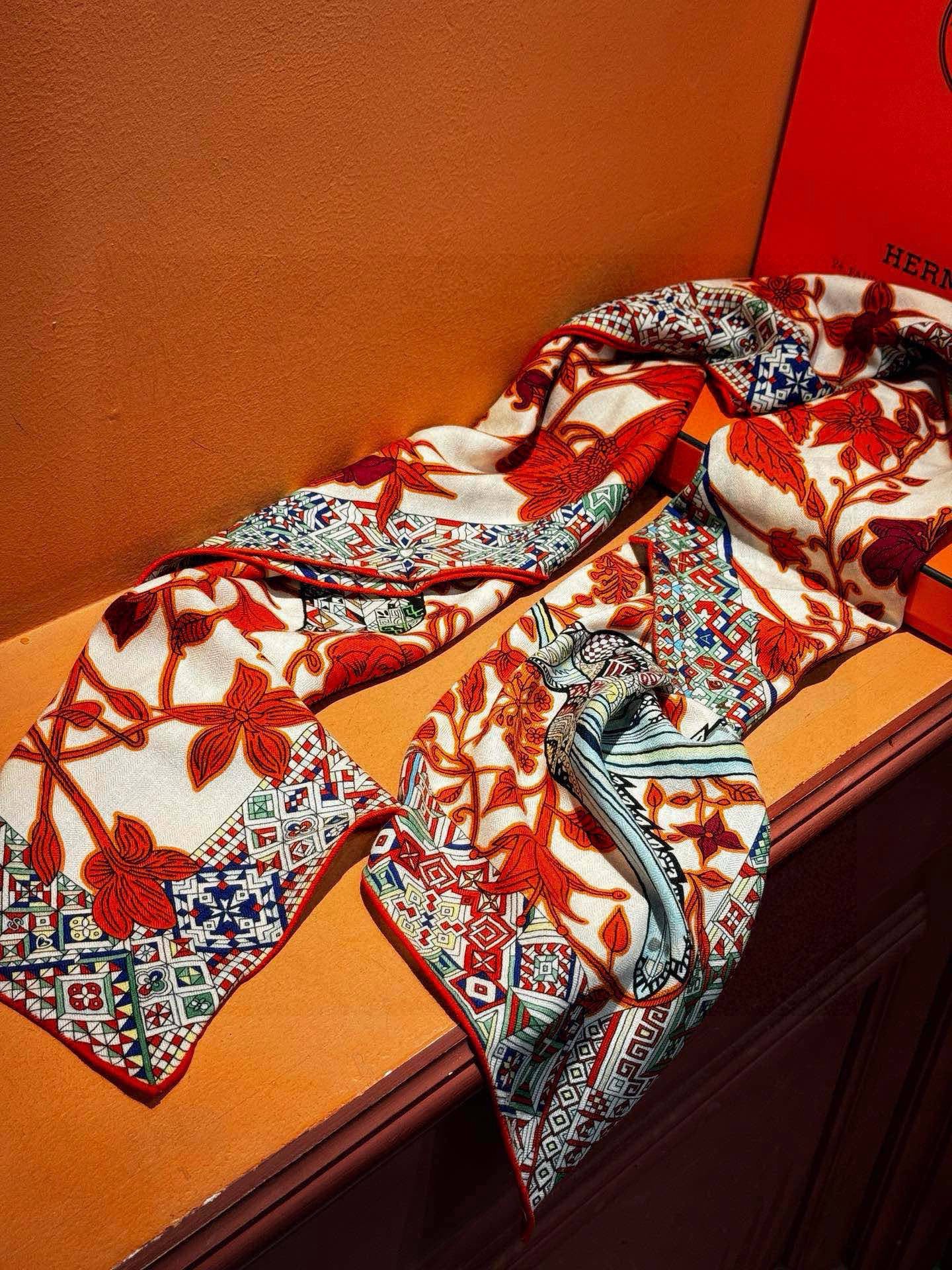 羊绒新款🆕👏👏买了都说好看‼️推荐💕爱马仕双面同色羊绒方巾【美洲豹与蜂鸟双面同色140】，顶级工艺超值‼