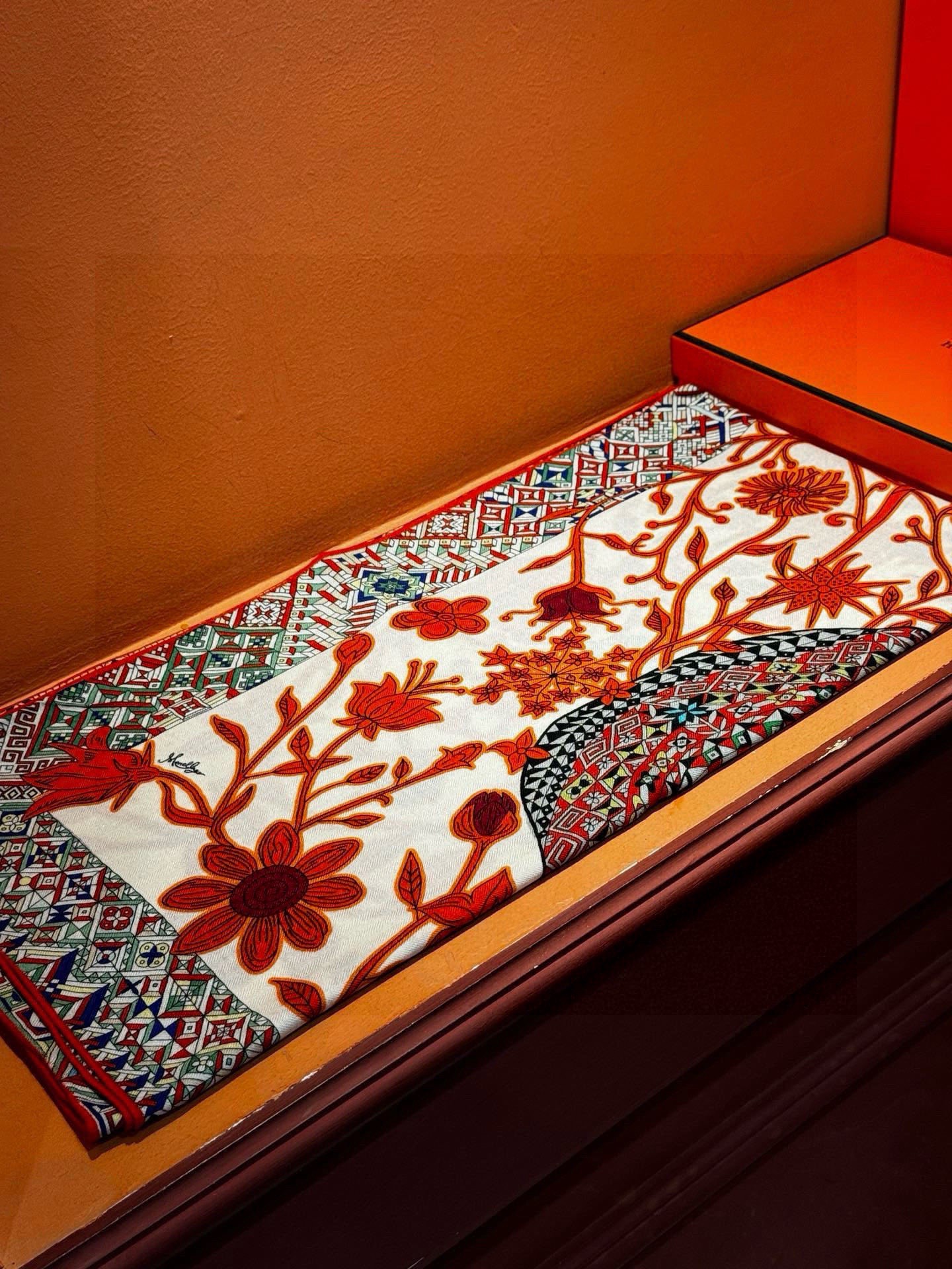 羊绒新款🆕👏👏买了都说好看‼️推荐💕爱马仕双面同色羊绒方巾【美洲豹与蜂鸟双面同色140】，顶级工艺超值‼