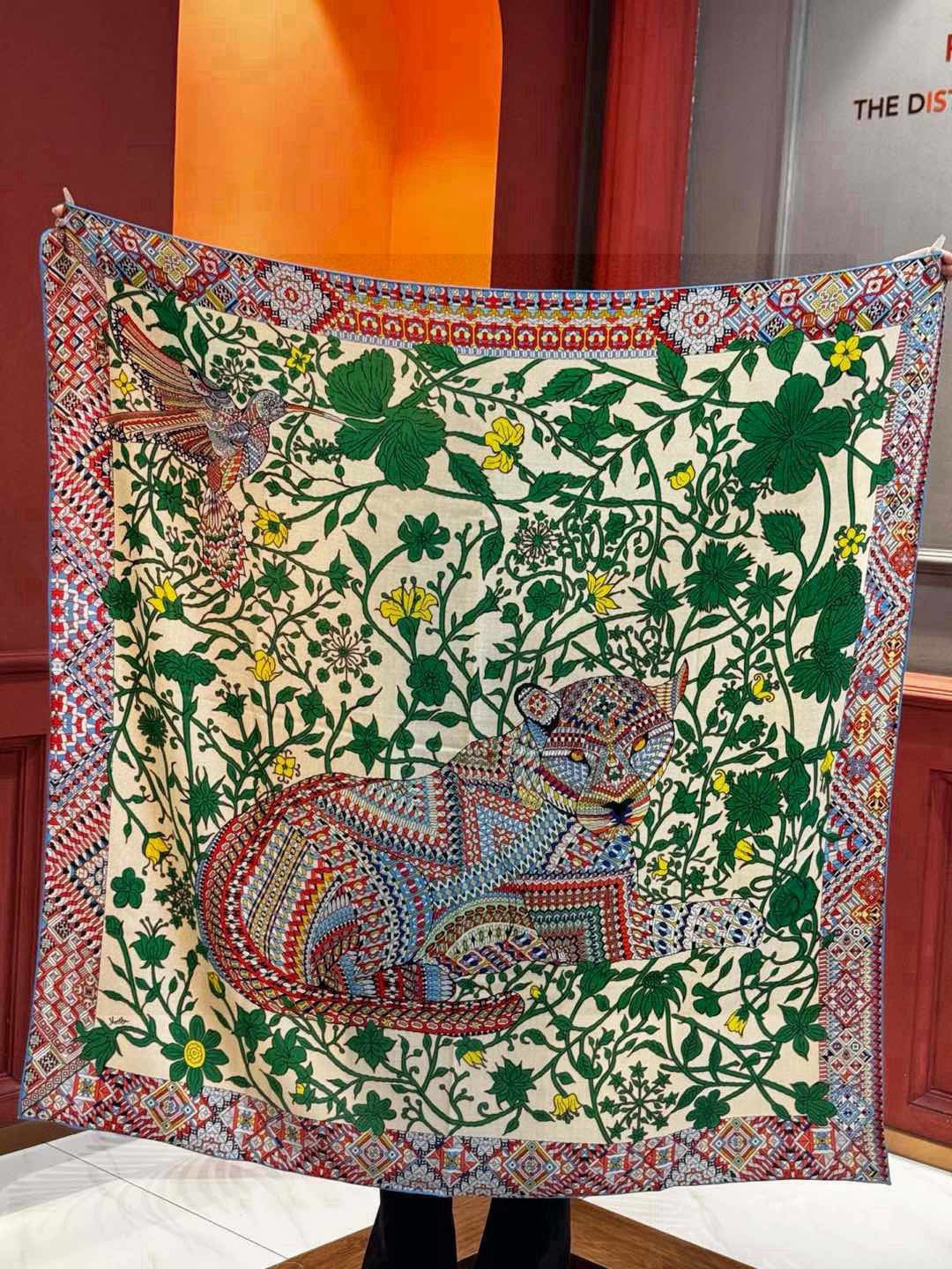 羊绒新款🆕👏👏买了都说好看‼️推荐💕爱马仕双面同色羊绒方巾【美洲豹与蜂鸟双面同色140】，顶级工艺超值‼