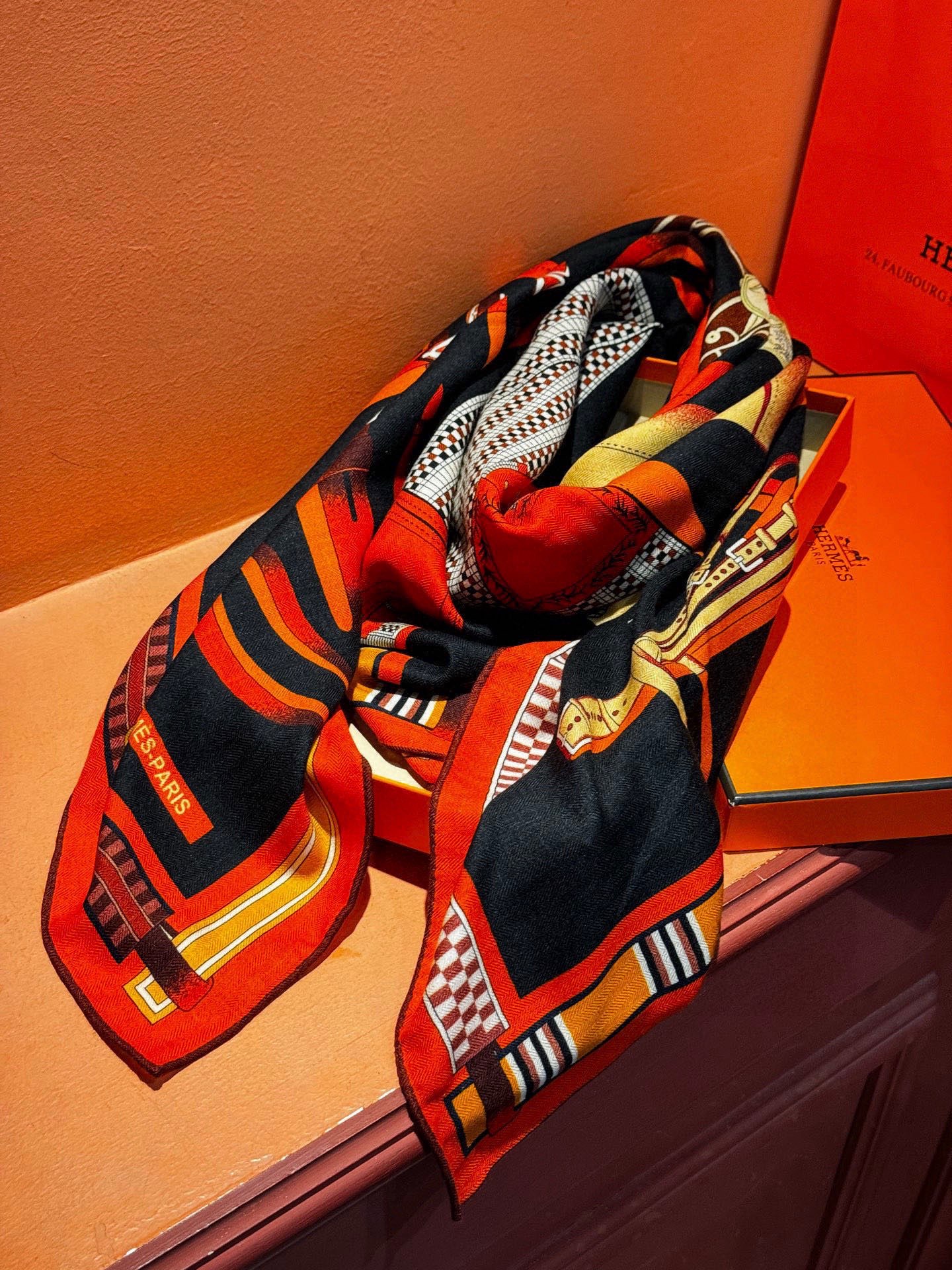 ❄️【双面同色】原单爱马仕140cm丝绒方巾💕 《马术密匙》，十九世纪的商品图录汇集了手工匠们的系列产品