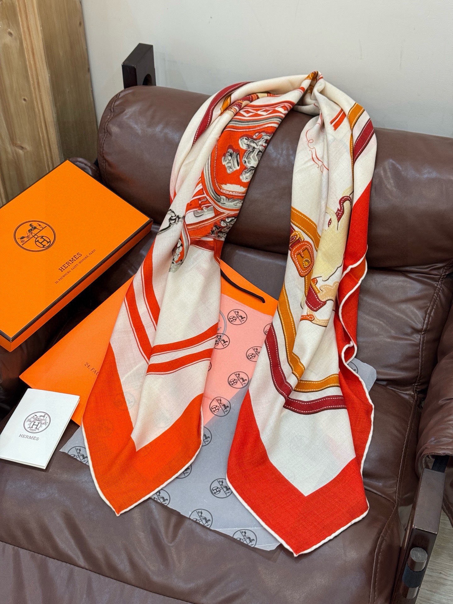 羊绒新款🆕🏇🏇买了都说好看‼️推荐💕【华丽的缰辔双面同色140】羊绒方巾，顶级工艺超值‼️爱马仕专柜爆款