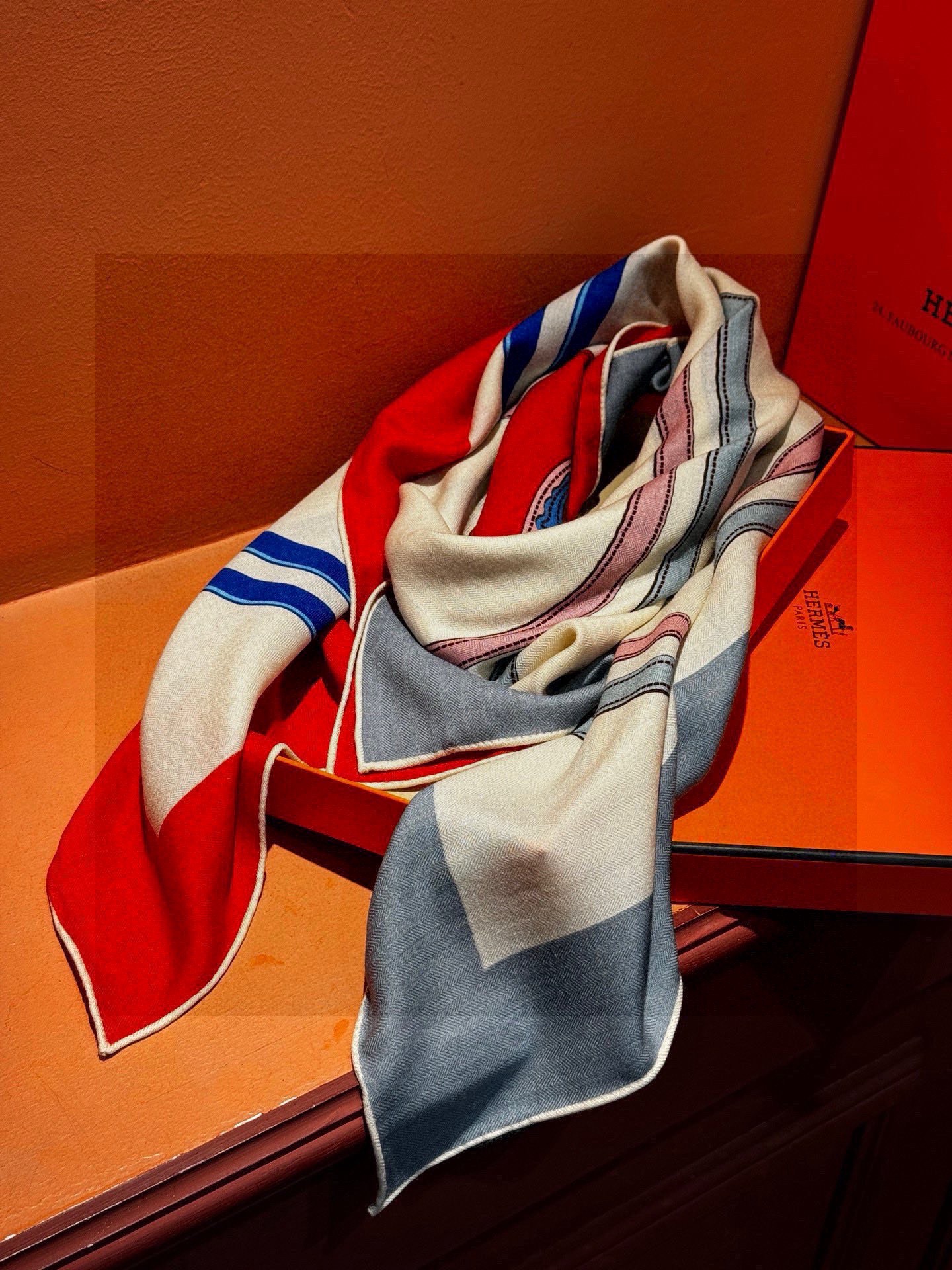 羊绒新款🆕🏇🏇买了都说好看‼️推荐💕【华丽的缰辔双面同色140】羊绒方巾，顶级工艺超值‼️爱马仕专柜爆款