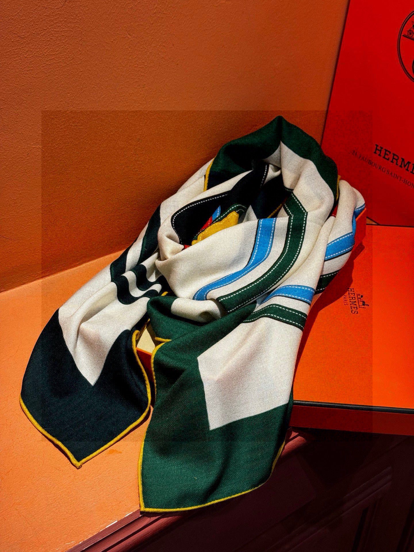 羊绒新款🆕🏇🏇买了都说好看‼️推荐💕【华丽的缰辔双面同色140】羊绒方巾，顶级工艺超值‼️爱马仕专柜爆款