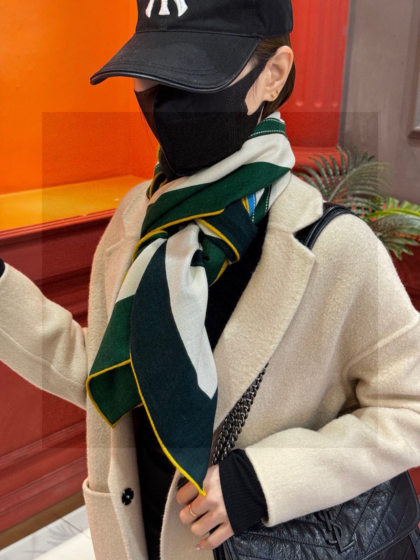 羊绒新款🆕🏇🏇买了都说好看‼️推荐💕【华丽的缰辔双面同色140】羊绒方巾，顶级工艺超值‼️爱马仕专柜爆款