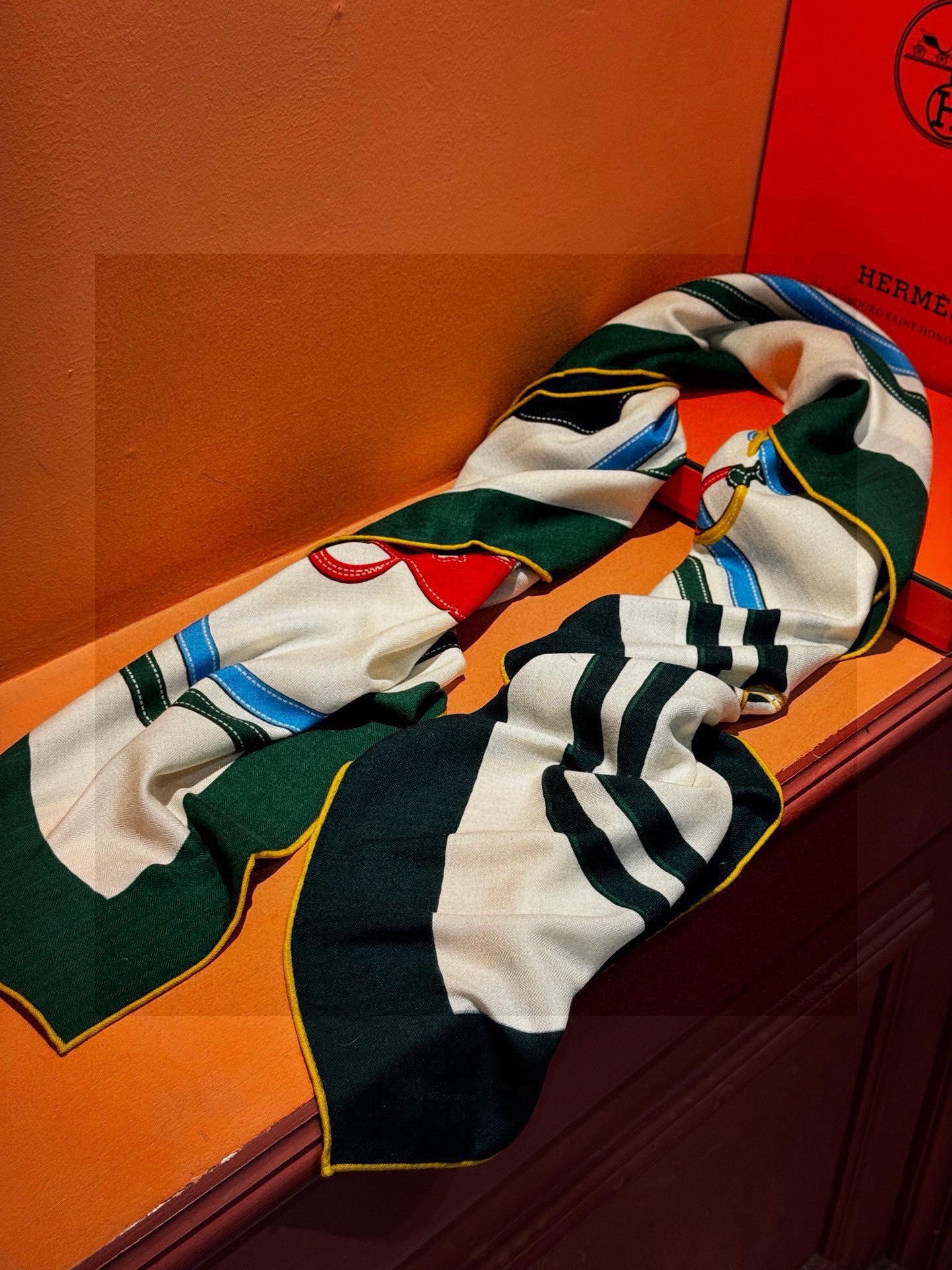 羊绒新款🆕🏇🏇买了都说好看‼️推荐💕【华丽的缰辔双面同色140】羊绒方巾，顶级工艺超值‼️爱马仕专柜爆款