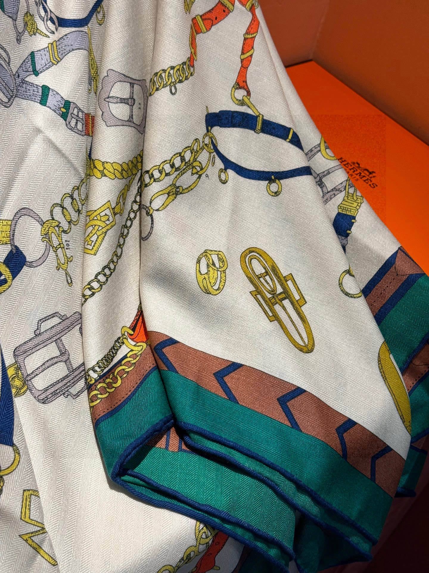 羊绒新款🆕👏👏买了都说好看‼️推荐💕爱马仕双面同色羊绒方巾【跃动的马儿双面同色140】，顶级工艺超值‼️