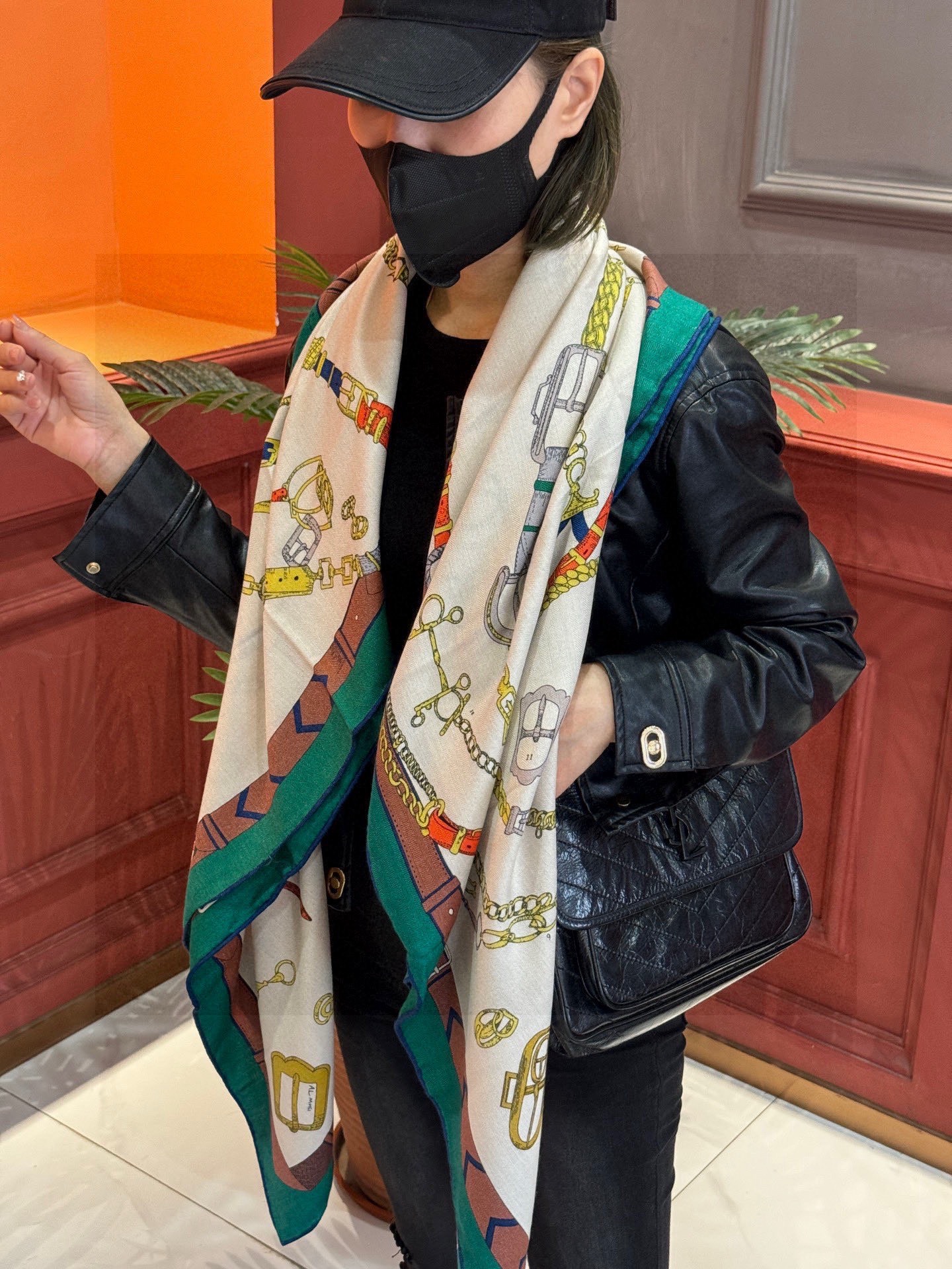 羊绒新款🆕👏👏买了都说好看‼️推荐💕爱马仕双面同色羊绒方巾【跃动的马儿双面同色140】，顶级工艺超值‼️