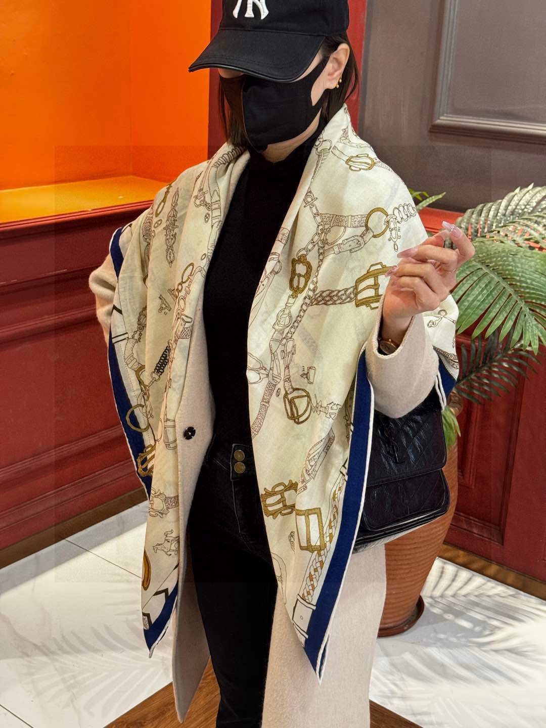 羊绒新款🆕👏👏买了都说好看‼️推荐💕爱马仕双面同色羊绒方巾【跃动的马儿双面同色140】，顶级工艺超值‼️