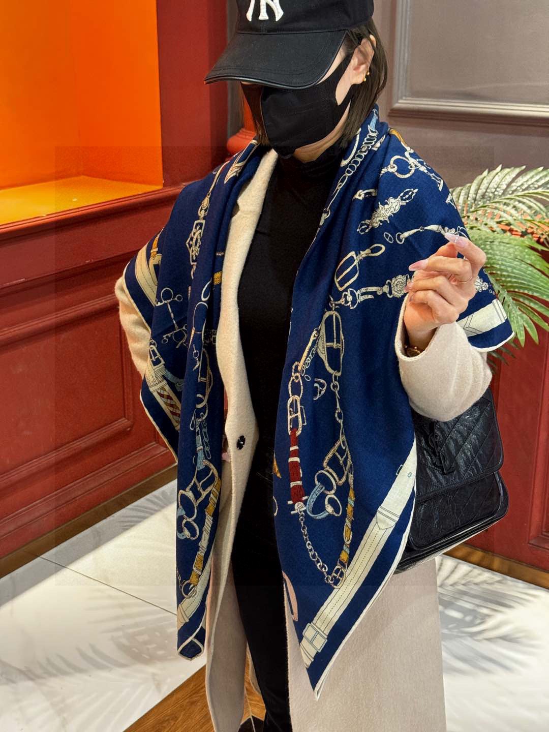 羊绒新款🆕👏👏买了都说好看‼️推荐💕爱马仕双面同色羊绒方巾【跃动的马儿双面同色140】，顶级工艺超值‼️