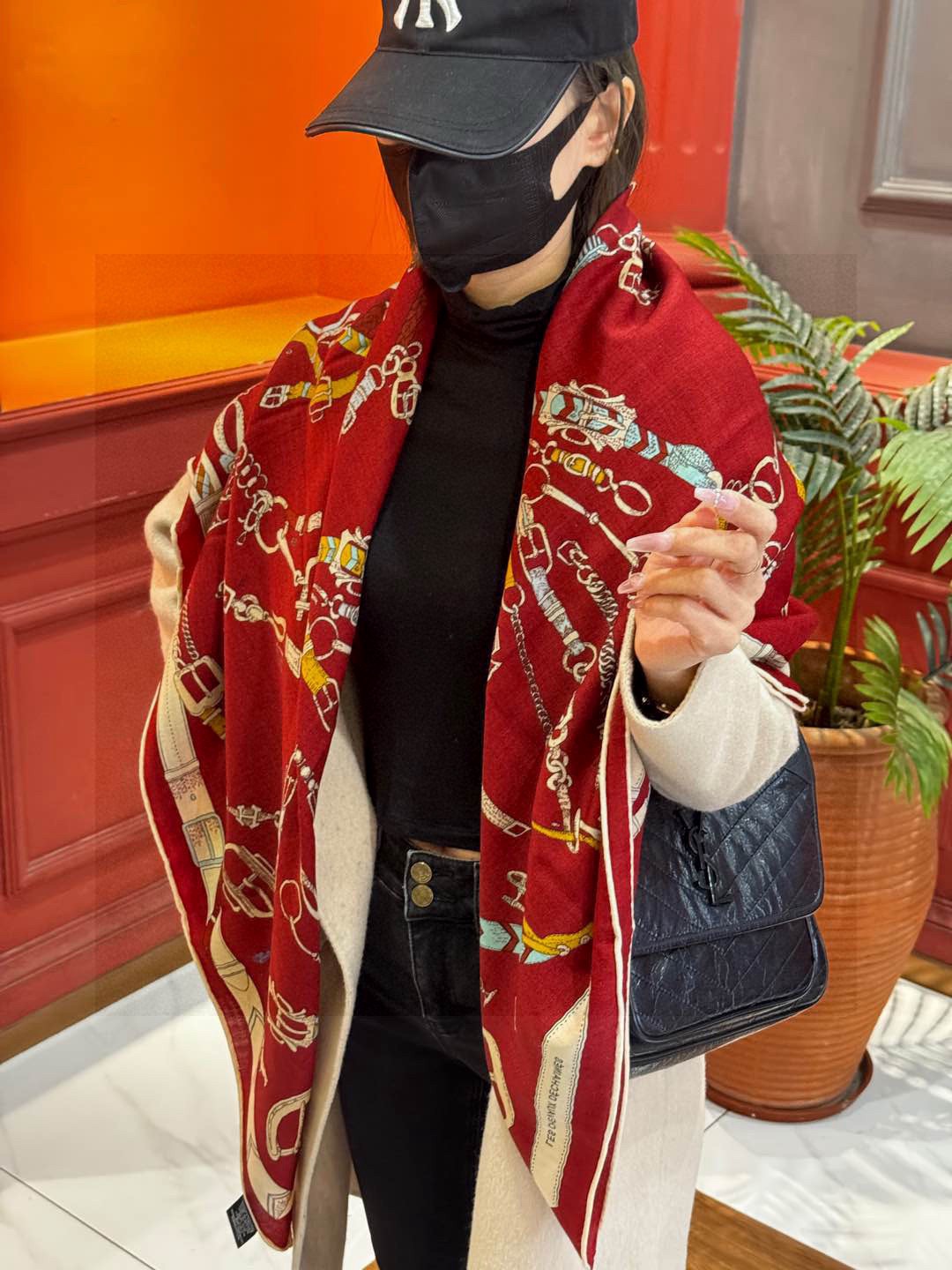 羊绒新款🆕👏👏买了都说好看‼️推荐💕爱马仕双面同色羊绒方巾【跃动的马儿双面同色140】，顶级工艺超值‼️