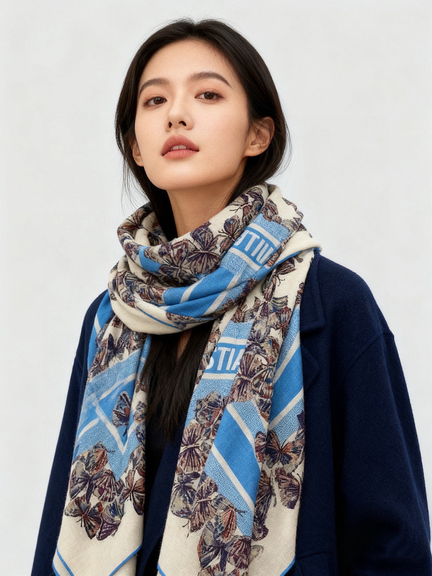 Dior 印花披肩【140顶级丝绒双面同色】Dior Camo PaPillon 图案这款披肩饰以 Di