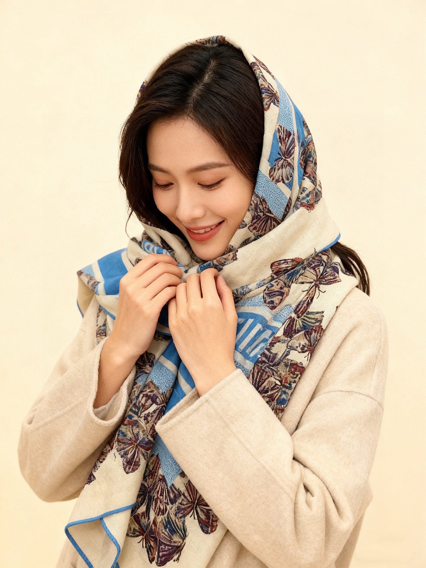 Dior 印花披肩【140顶级丝绒双面同色】Dior Camo PaPillon 图案这款披肩饰以 Di