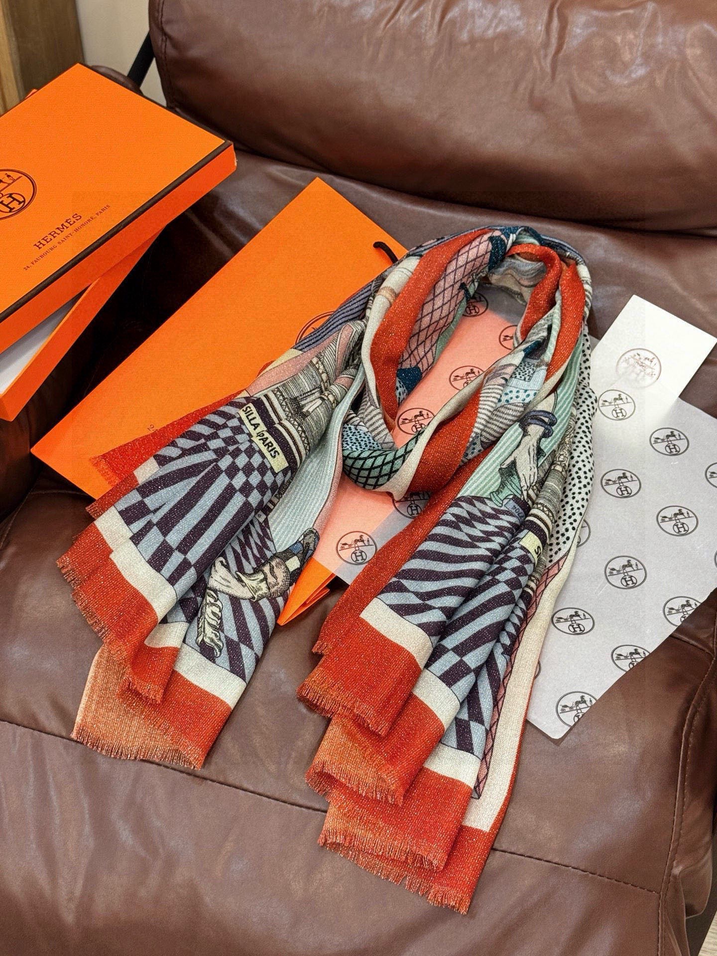 会发光发亮的围巾 爱马仕 专柜同步 买了都说好看羊绒印花‼️推荐💕顶级工艺超值‼️爱马仕专柜爆款🎁🎁羊绒