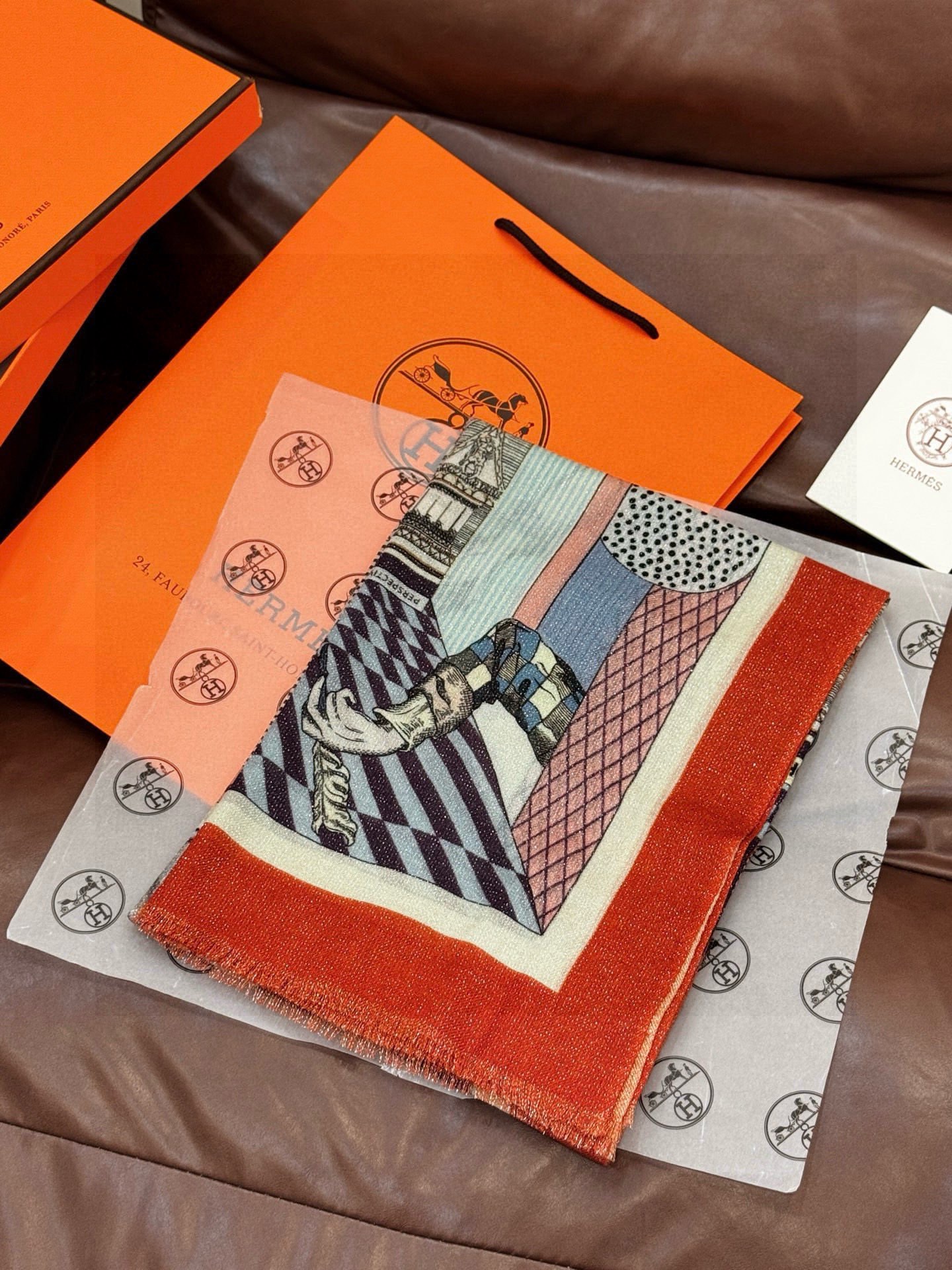 会发光发亮的围巾 爱马仕 专柜同步 买了都说好看羊绒印花‼️推荐💕顶级工艺超值‼️爱马仕专柜爆款🎁🎁羊绒