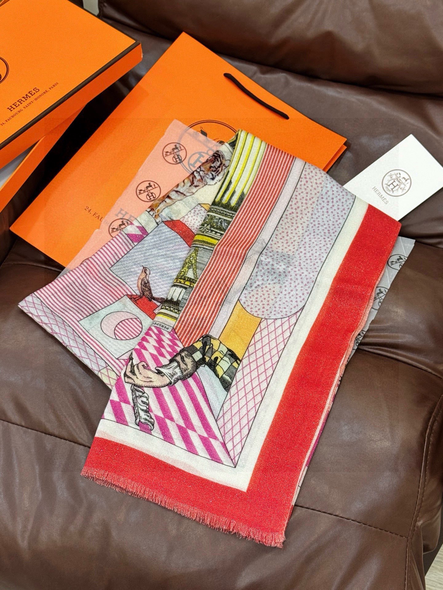 会发光发亮的围巾 爱马仕 专柜同步 买了都说好看羊绒印花‼️推荐💕顶级工艺超值‼️爱马仕专柜爆款🎁🎁羊绒