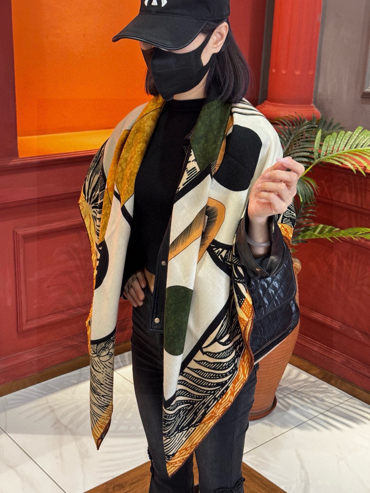 H，目前最热门的 “超现实爱马仕枢纽” 风靡全宇宙，听名字就充斥着未来空间♥️艺术品一样的存在，会绝版的