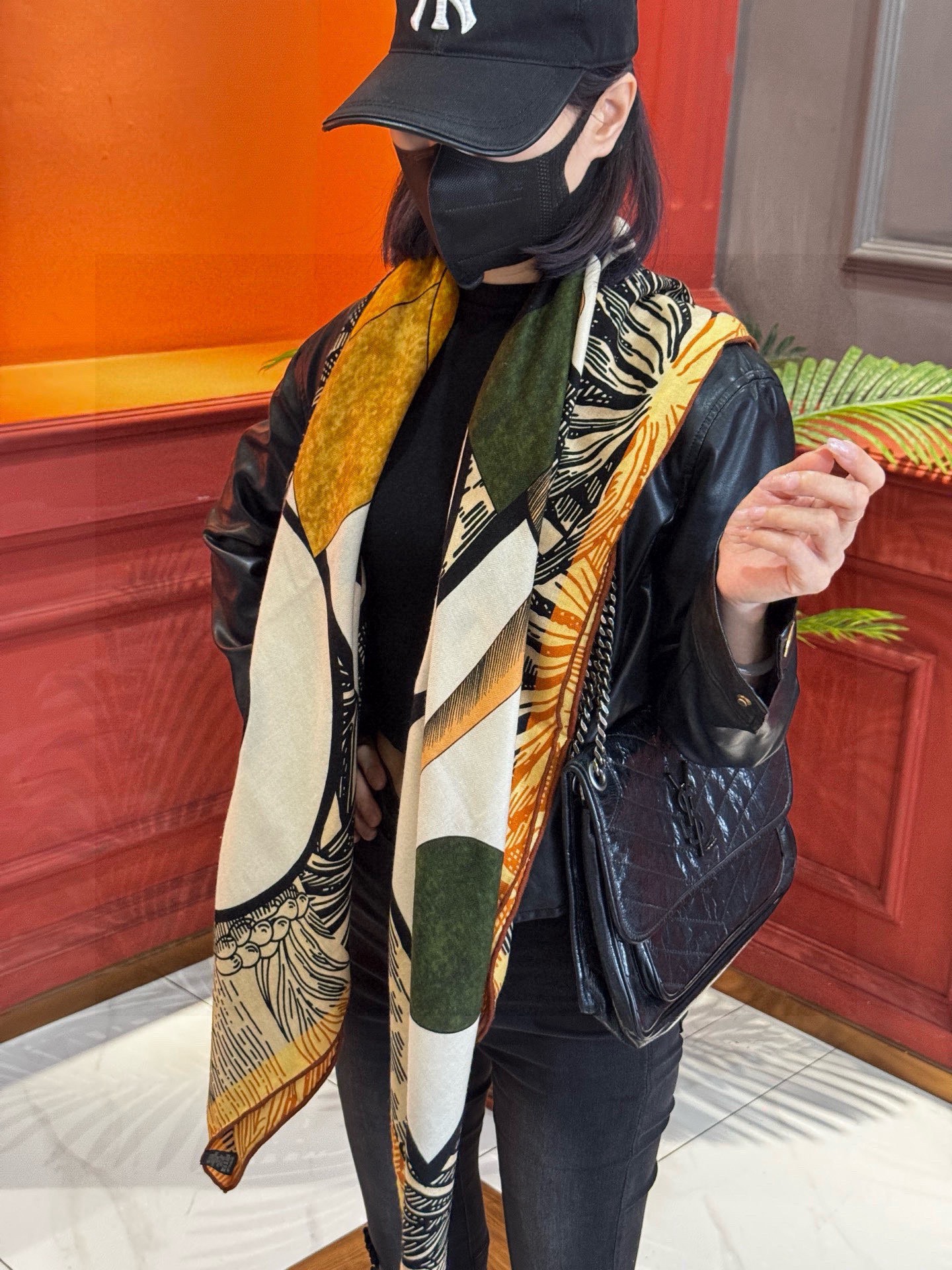 H，目前最热门的 “超现实爱马仕枢纽” 风靡全宇宙，听名字就充斥着未来空间♥️艺术品一样的存在，会绝版的