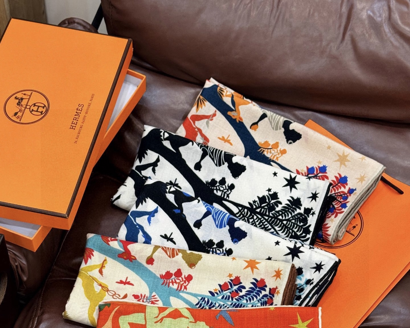 羊绒新款🆕👏👏买了都说好看‼️推荐💕爱马仕双面同色羊绒方巾【玛雅森林双面同色140】，顶级工艺超值‼️爱