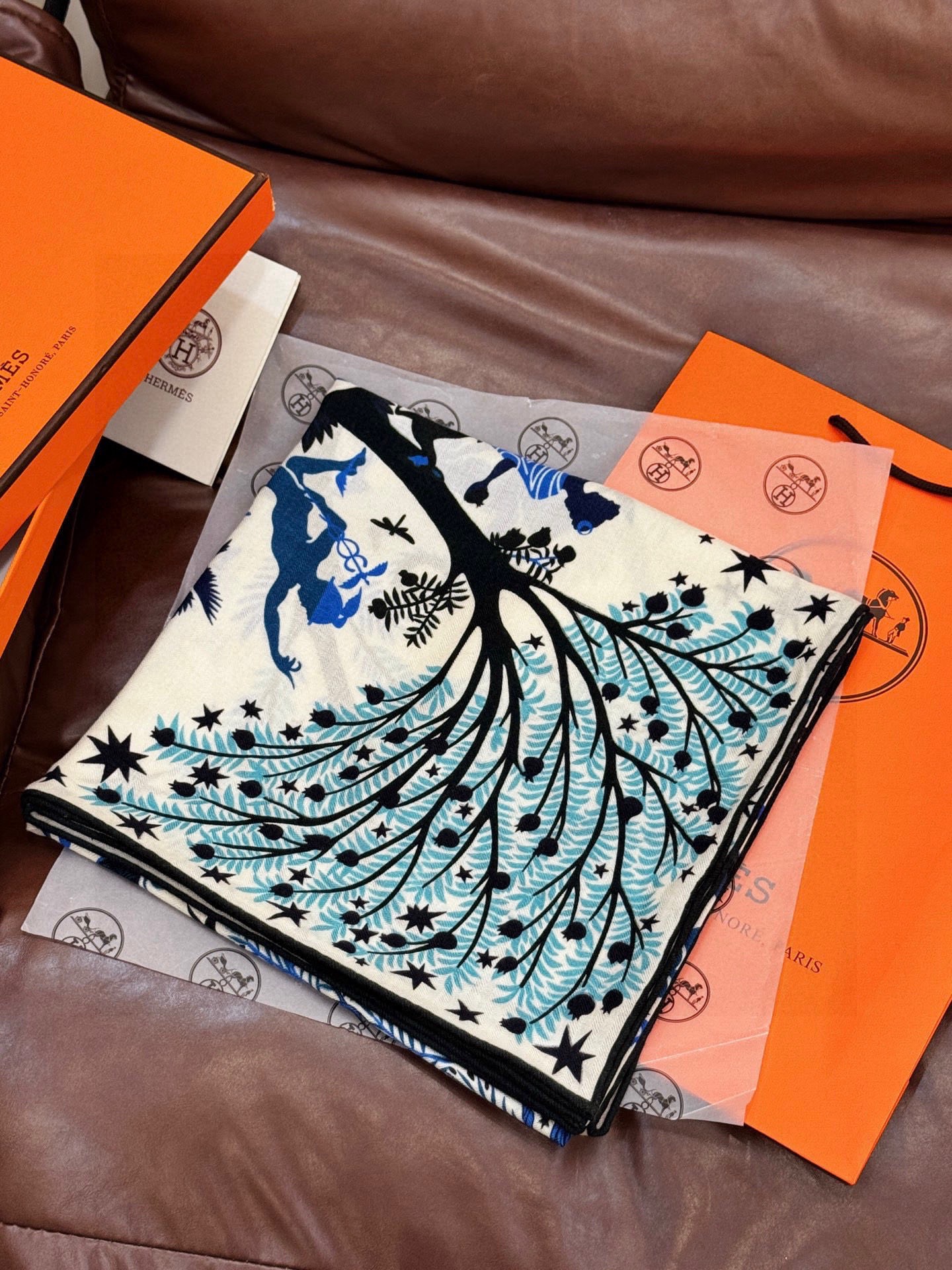 羊绒新款🆕👏👏买了都说好看‼️推荐💕爱马仕双面同色羊绒方巾【玛雅森林双面同色140】，顶级工艺超值‼️爱