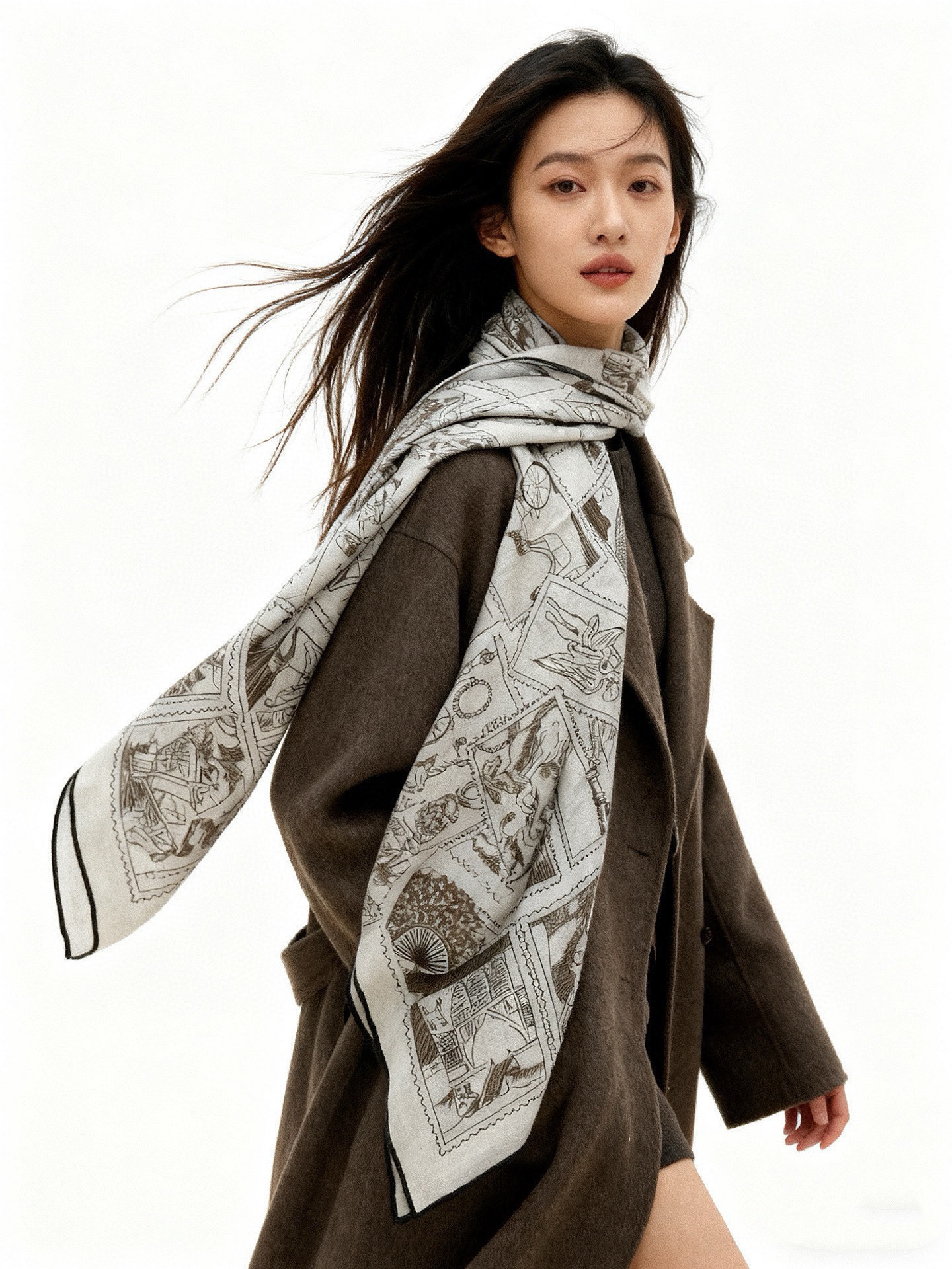 NO:714613,Be the first to get the new [Double-sided velvet square scarf of the same color] Hand-rolled cashmere and silk blended shawl (70% cashmere, 30% mulberry silk) This shawl is made of classic cashmere and silk blended fabric, soft and light, easy to wear. A must-have for air-conditioned rooms!  Ideal for colder days or cooler evenings. Dimensions 140x 140 cm | Due to the hand-rolled edges of this shawl, the dimensions may vary slightly from those shown. High version scarf, high version scarf, real silk, shawls19860909抢先 上新【双面同色丝绒方巾】手工卷边山羊绒和真丝混纺披肩（70山羊绒,30桑蚕丝） 这款披肩采用经典山羊绒和真丝混纺面料,柔软轻盈,佩戴方便.空调房必备！寒冷时分或微凉夜间的理想之选. 尺寸140x 140厘米 | 由于这款披肩采用手工卷边,与标示的尺寸或会略有不同高版本围巾,高版本围巾,real silk,shawls,scarf