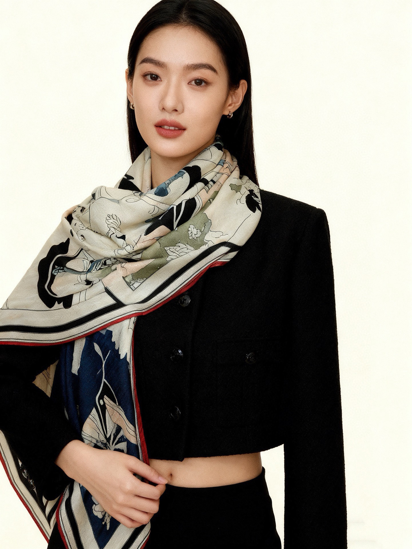 NO:714628,H, the most popular 'Hyperreal Hermès hub' is popular all over the universe, and the name is full of future space. It exists like a work of art, and is a rare order that will be out of print. The color must be the ceiling, pyramid-pointed digital printing, H elements bring together excellent classics, it is really breathtaking. It is recommended that you have at least one 140*140cm, 70% cashmere, 30% silk, both colors are king. High version scarf, high version scarf, hermes, real silk19860909H,目前最热门的 “超现实爱马仕枢纽” 风靡全宇宙,听名字就充斥着未来空间 艺术品一样的存在,会绝版的罕见订单, 色系必然是天花板,金字塔尖的数码印花, H元素汇聚极佳的经典, 真的美到窒息了,推荐人手至少一条 140*140cm,70％羊绒,30％真丝,双色皆是王炸高版本围巾,高版本围巾,hermes,real silk,scarf