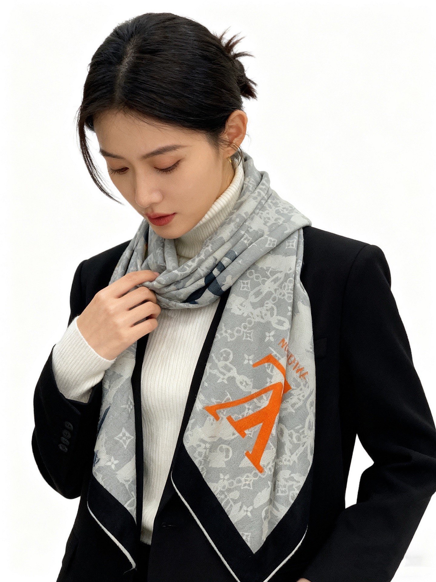 Scarf（围巾） Style Beige Scarf Lookbook Reference image 1