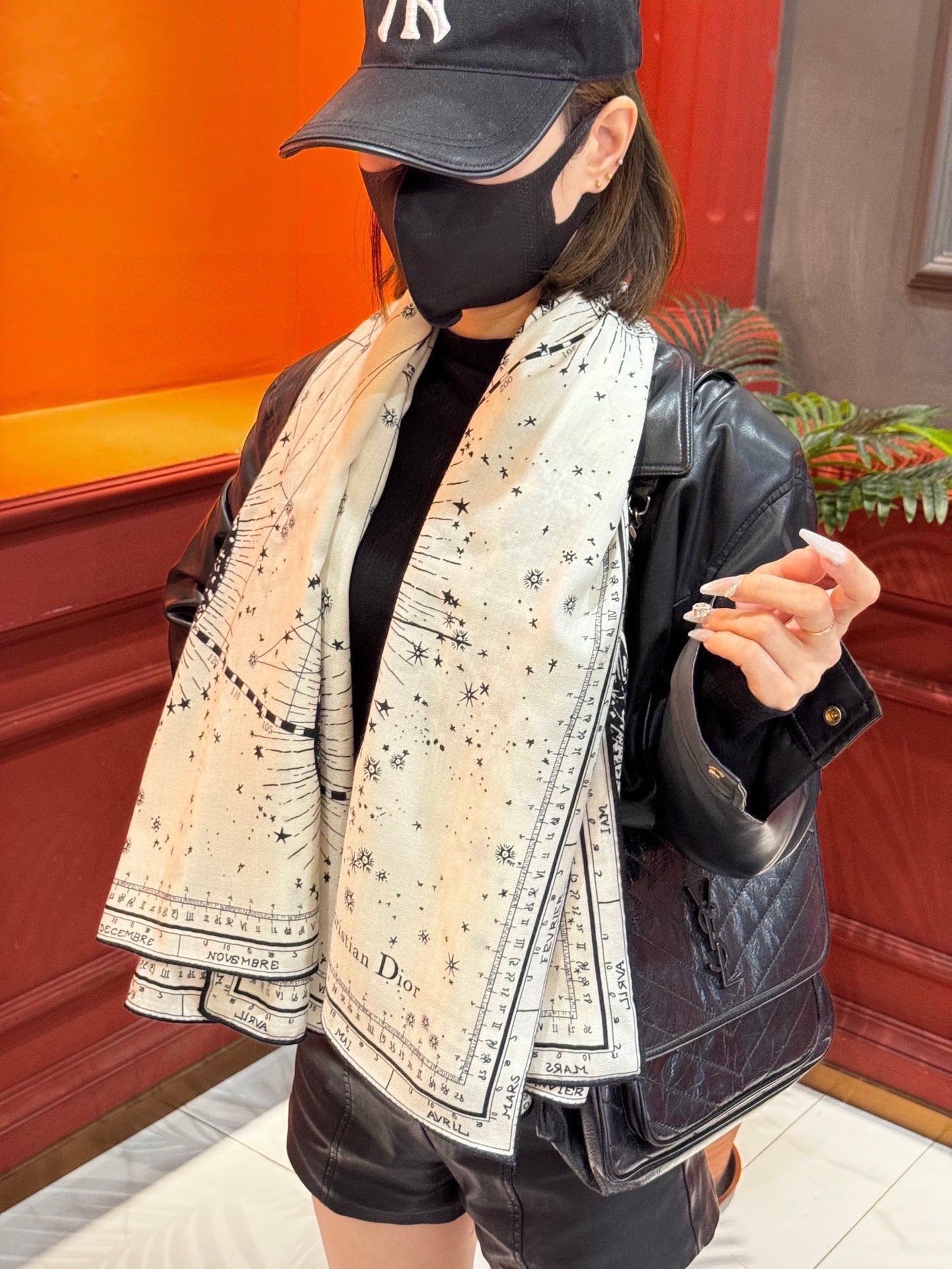 Scarf（围巾） Style Black Scarf Lookbook Reference image 2