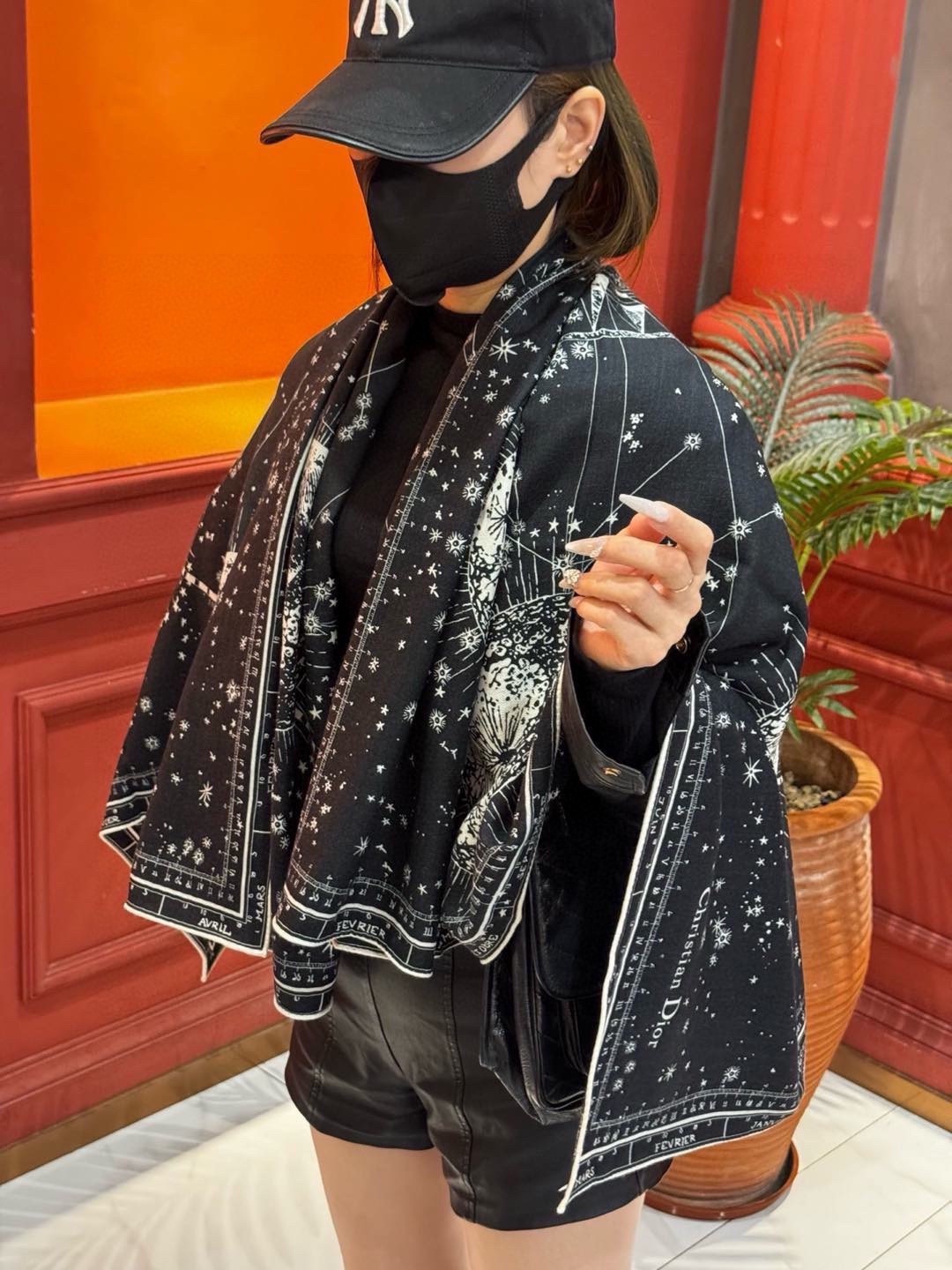 Scarf（围巾） Style Black Scarf Lookbook Reference image 1