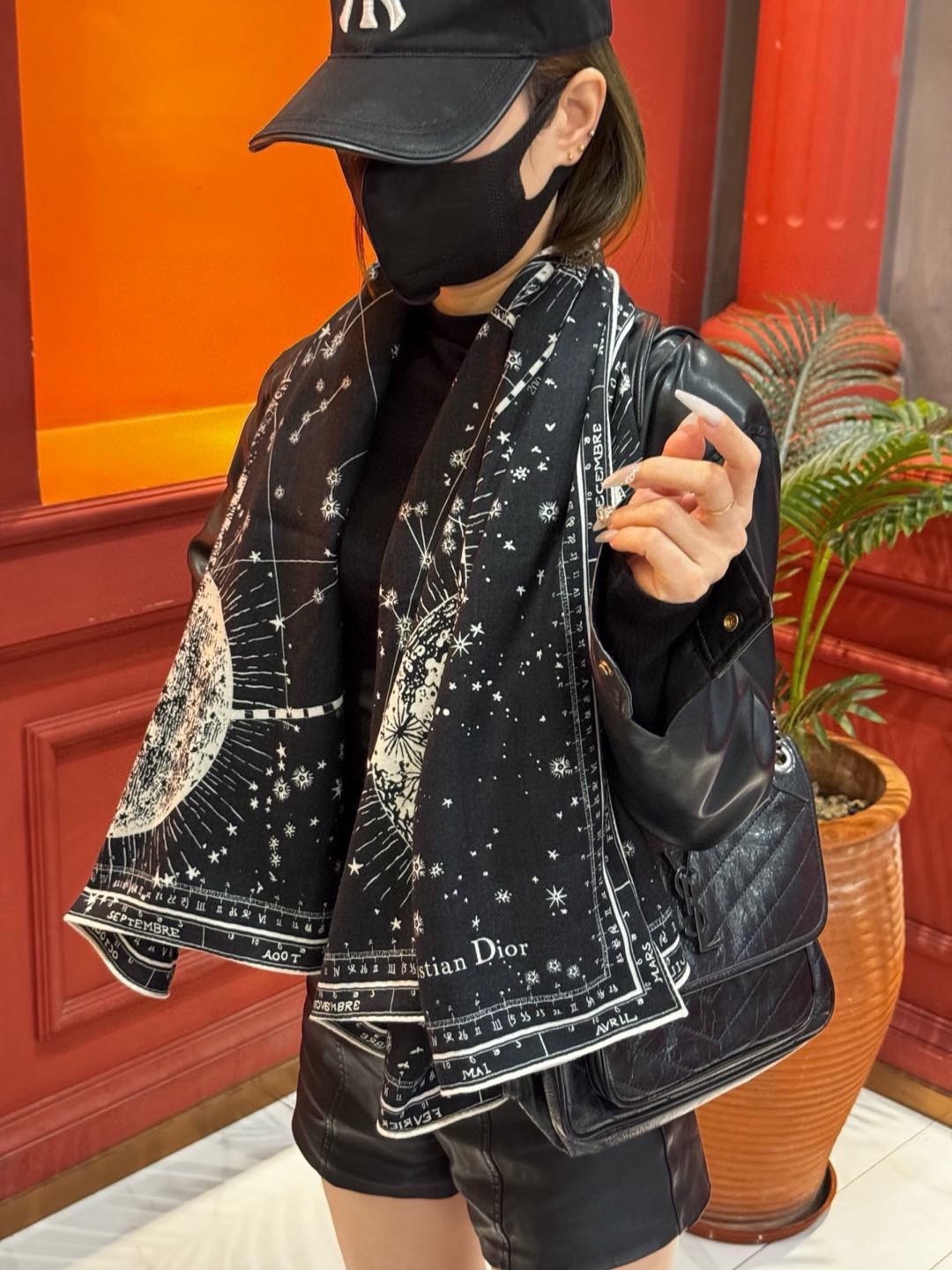 Scarf（围巾） Style Black Scarf Lookbook Reference image 2
