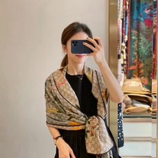 【▪️Gucci双面双色花卉羊绒围巾~超级抬气色!高级女人味!】羊绒围巾也能这么美!!!Gucci这款双 【▪️Gucci双面双色花卉羊绒围巾~超级抬气色!高级女人味!】羊绒围巾也能这么美!!!Gucci这款双