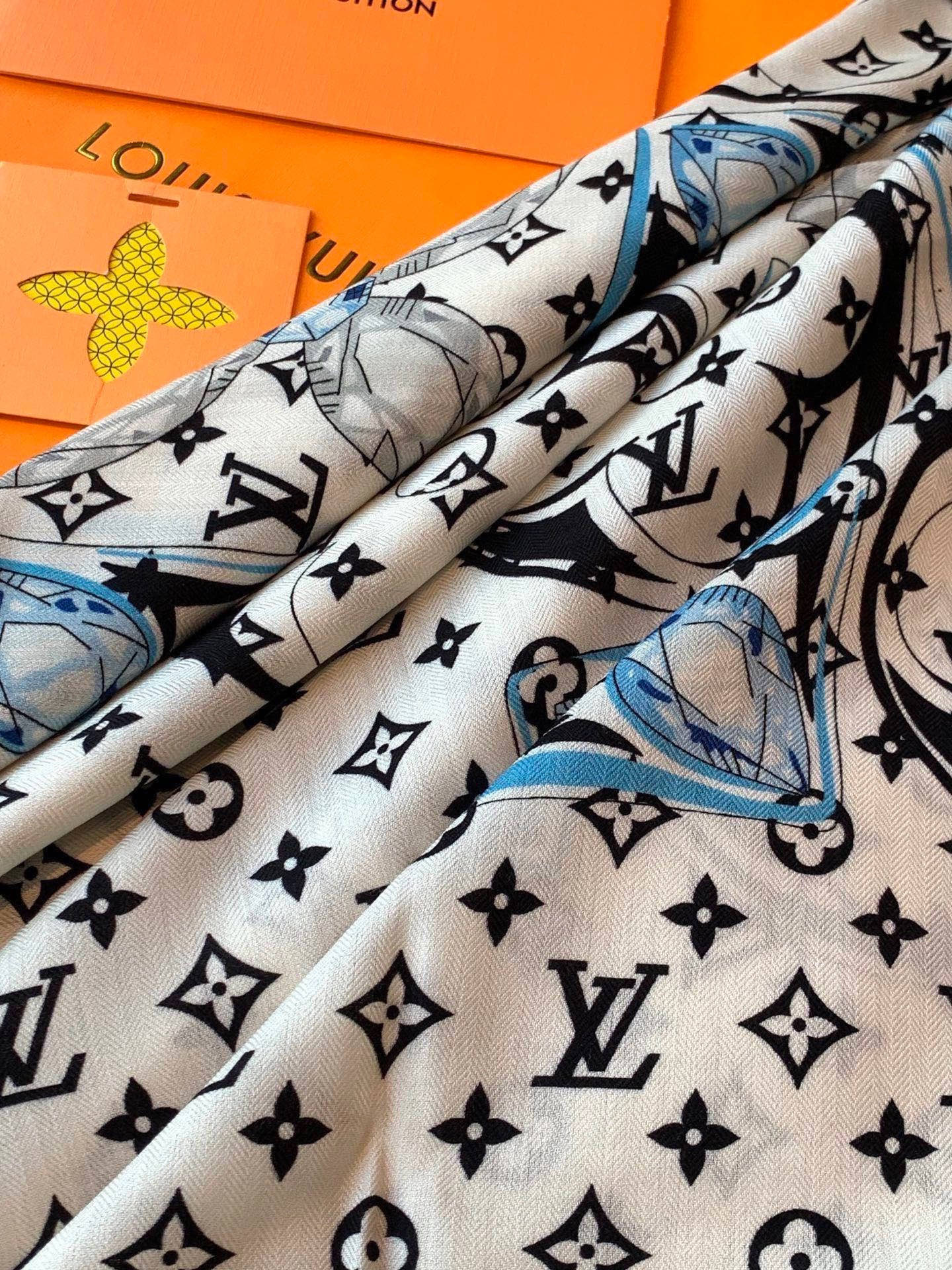LV x TM 140披肩【140顶级丝绒双面同色披肩】本款L Multicolor披肩出自路易威登与知