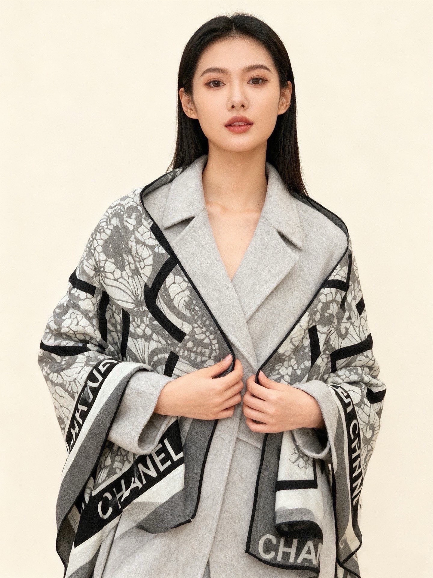 高级成衣系列～Chanel 【140双面同色丝绒披肩】此系列谱写一曲自由轻灵的赞歌本系列作品创新演绎品牌