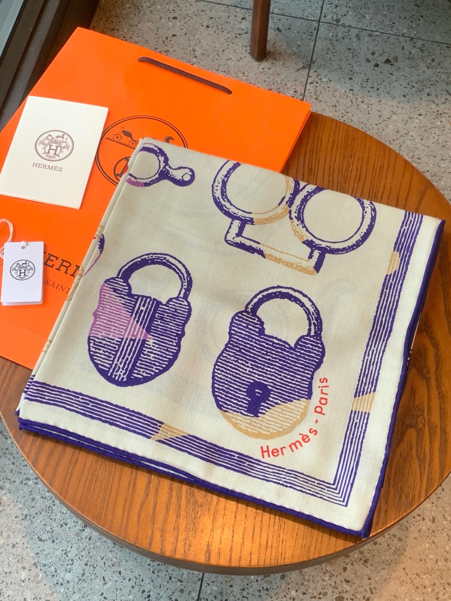 爱马仕(Hermes)【💗】 | “马具故事的诗意回顾”140披肩 【上新❤️】 永远秉承高品质手工卷边