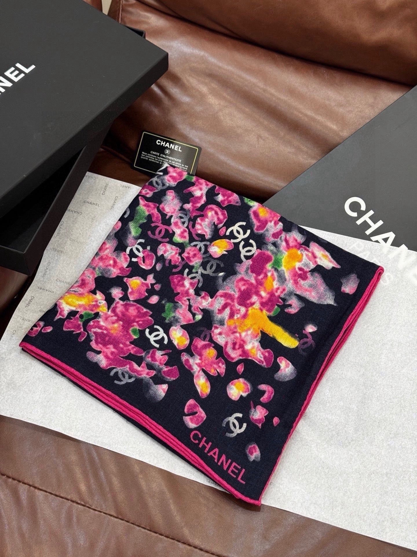 🌸·春日碎花Chanel 140丝绒双面披肩新款碎花花披肩超级有氛围感135*135cm的大尺寸配色太好